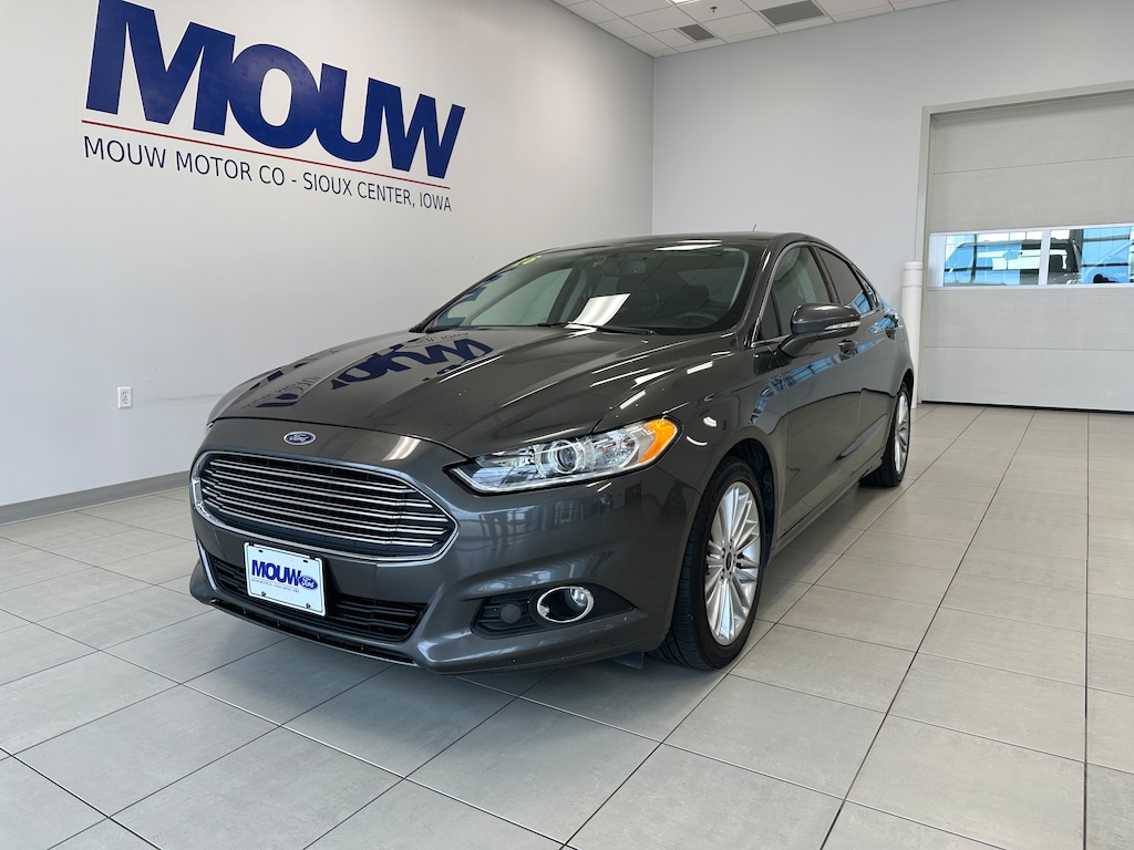 Used 2016 Ford Fusion SE Luxury Sedan
