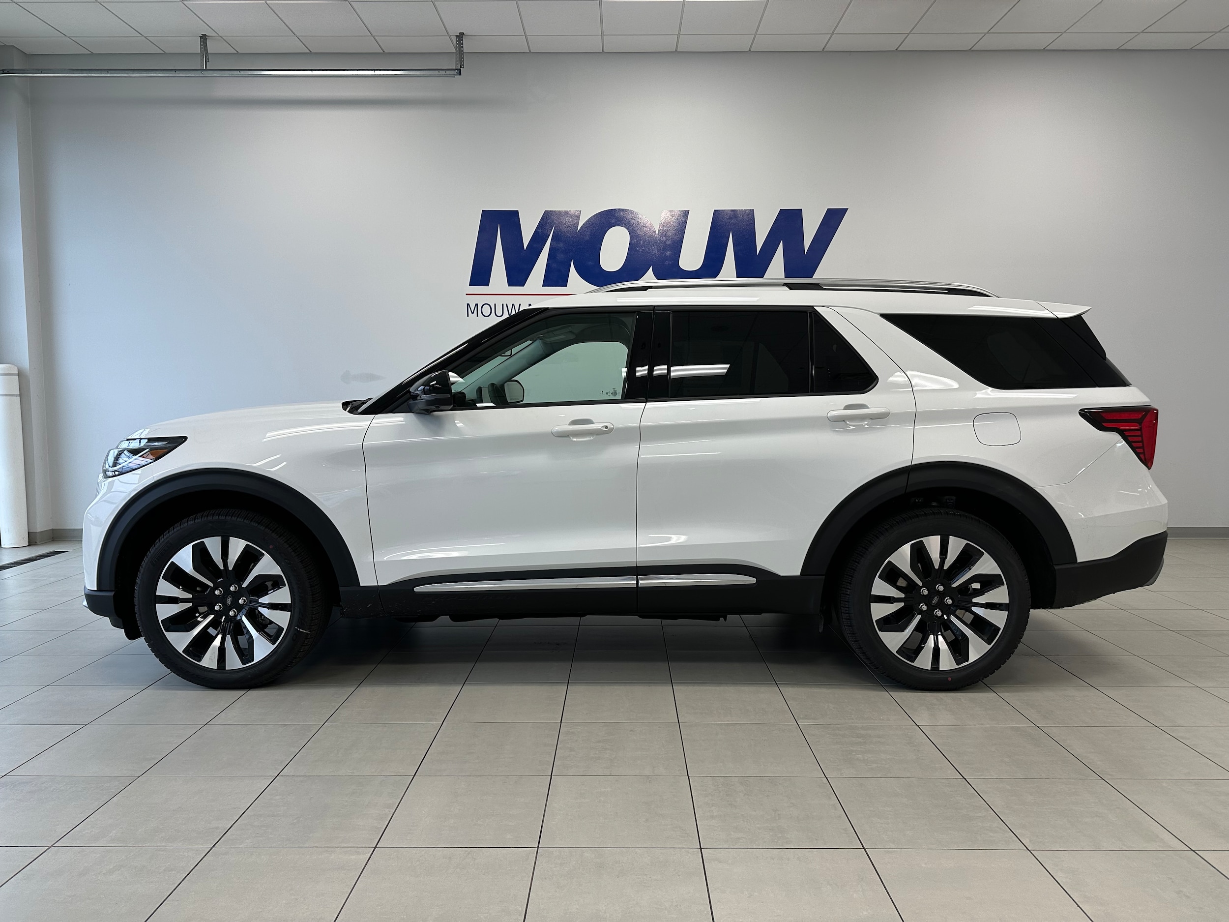 2026 Ford Explorer Platinum's photo