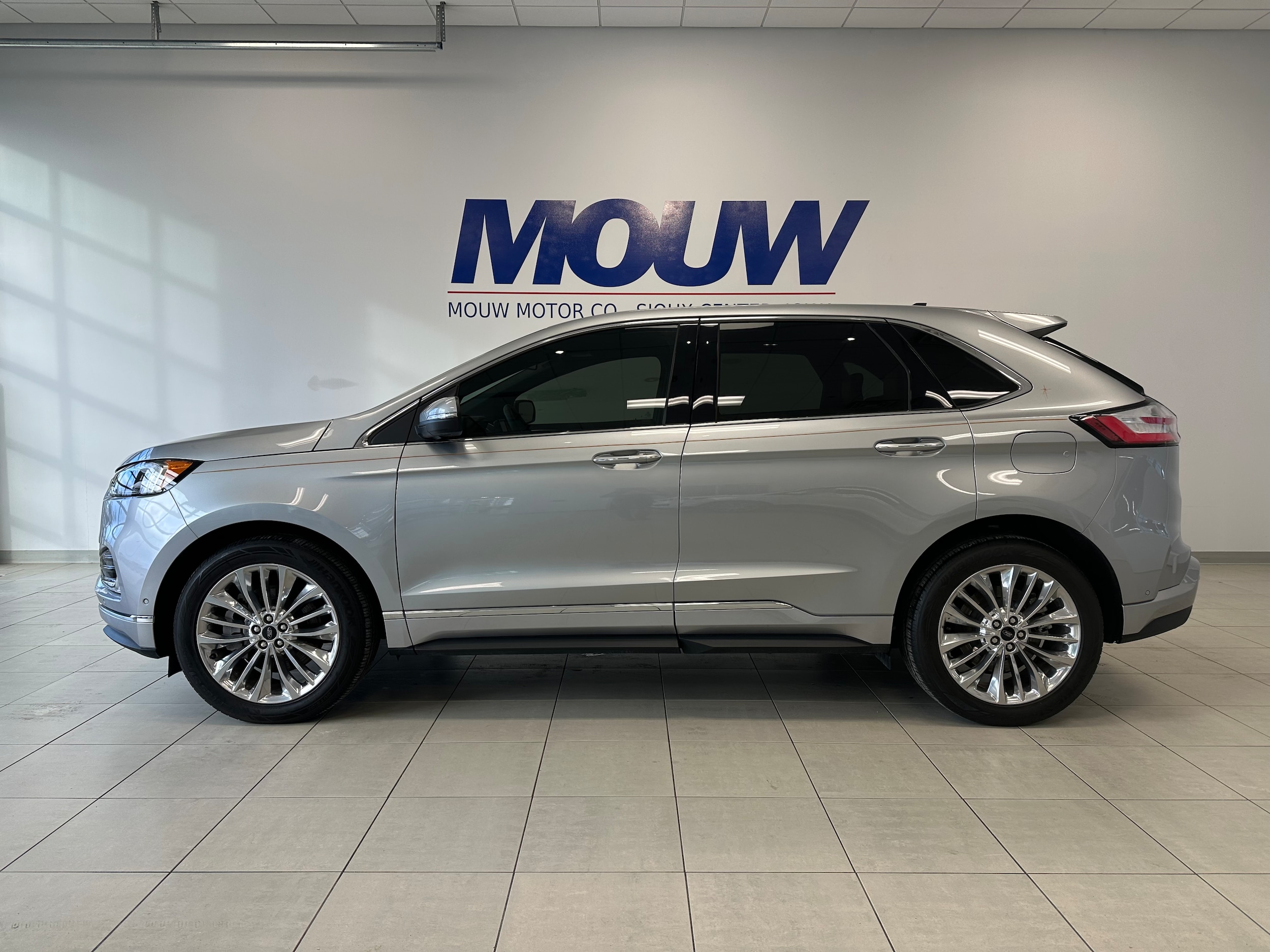 2024 Ford Edge Titanium's photo