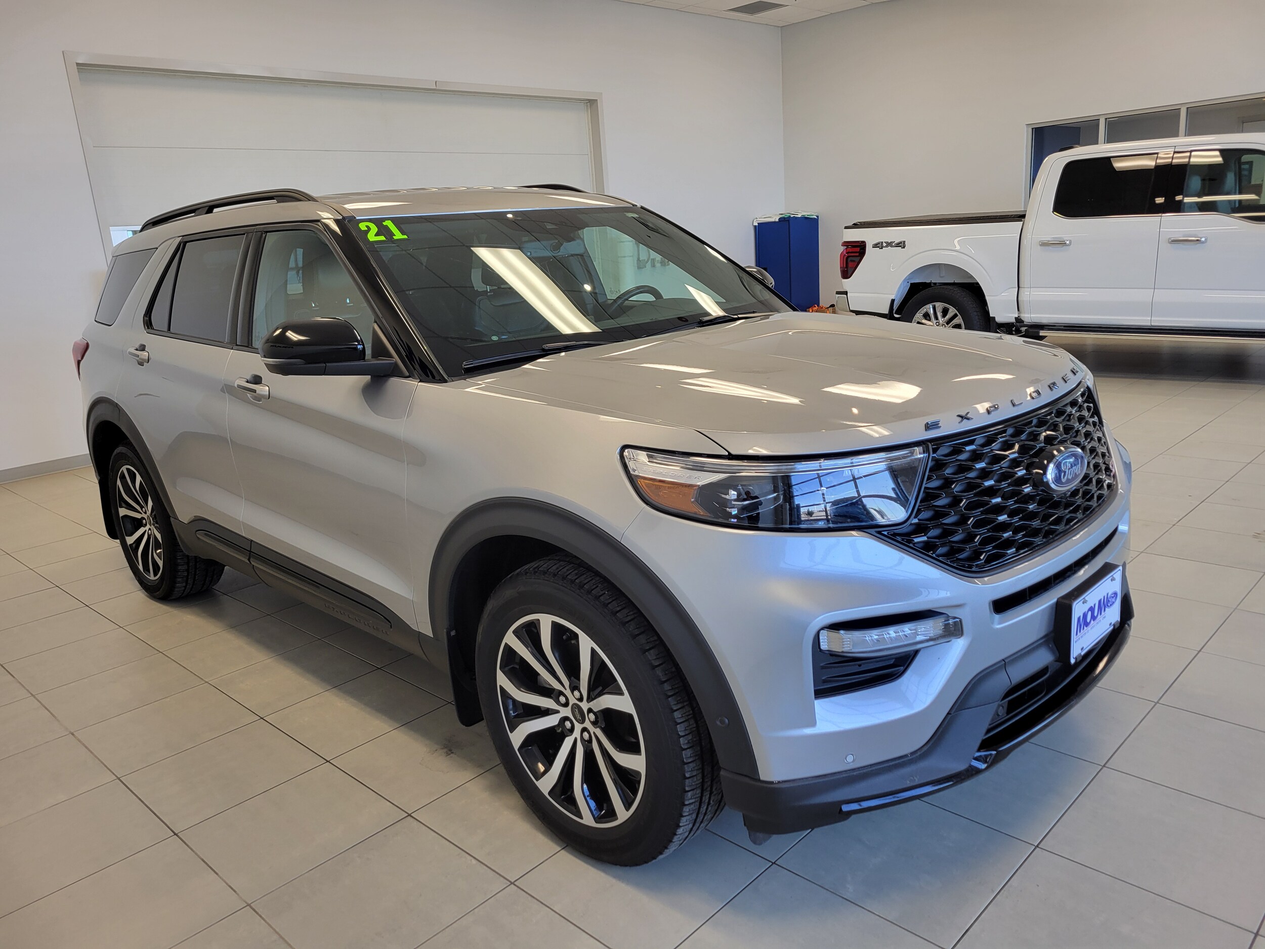 2021 Ford Explorer ST photo 4