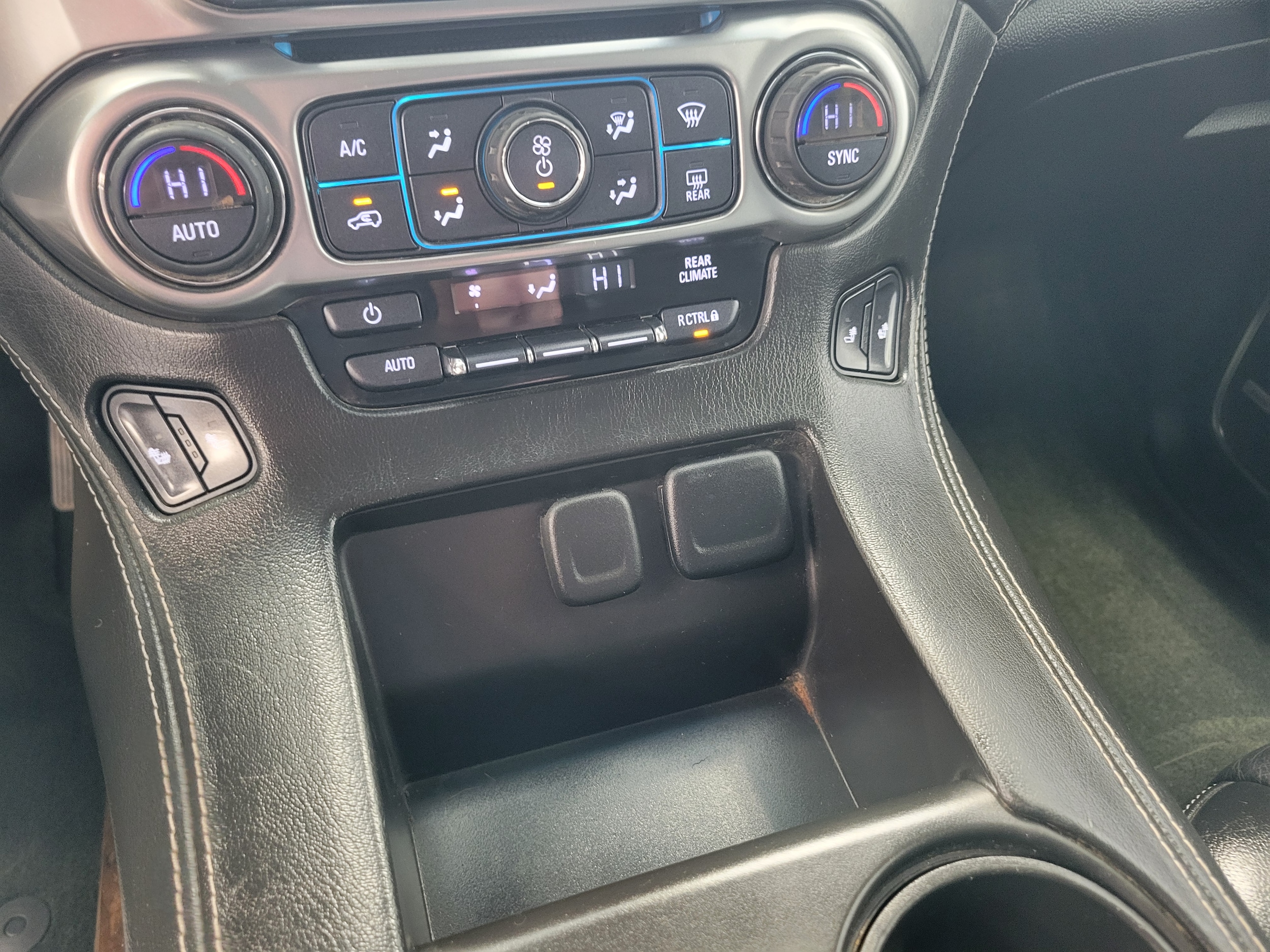 2017 Chevrolet Tahoe LT - Photo 19