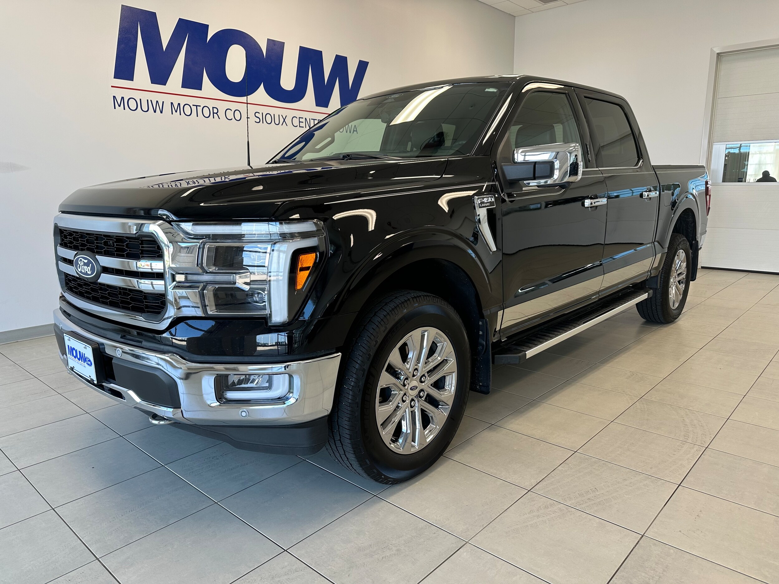 2024 Ford F-150 Lariat photo 2