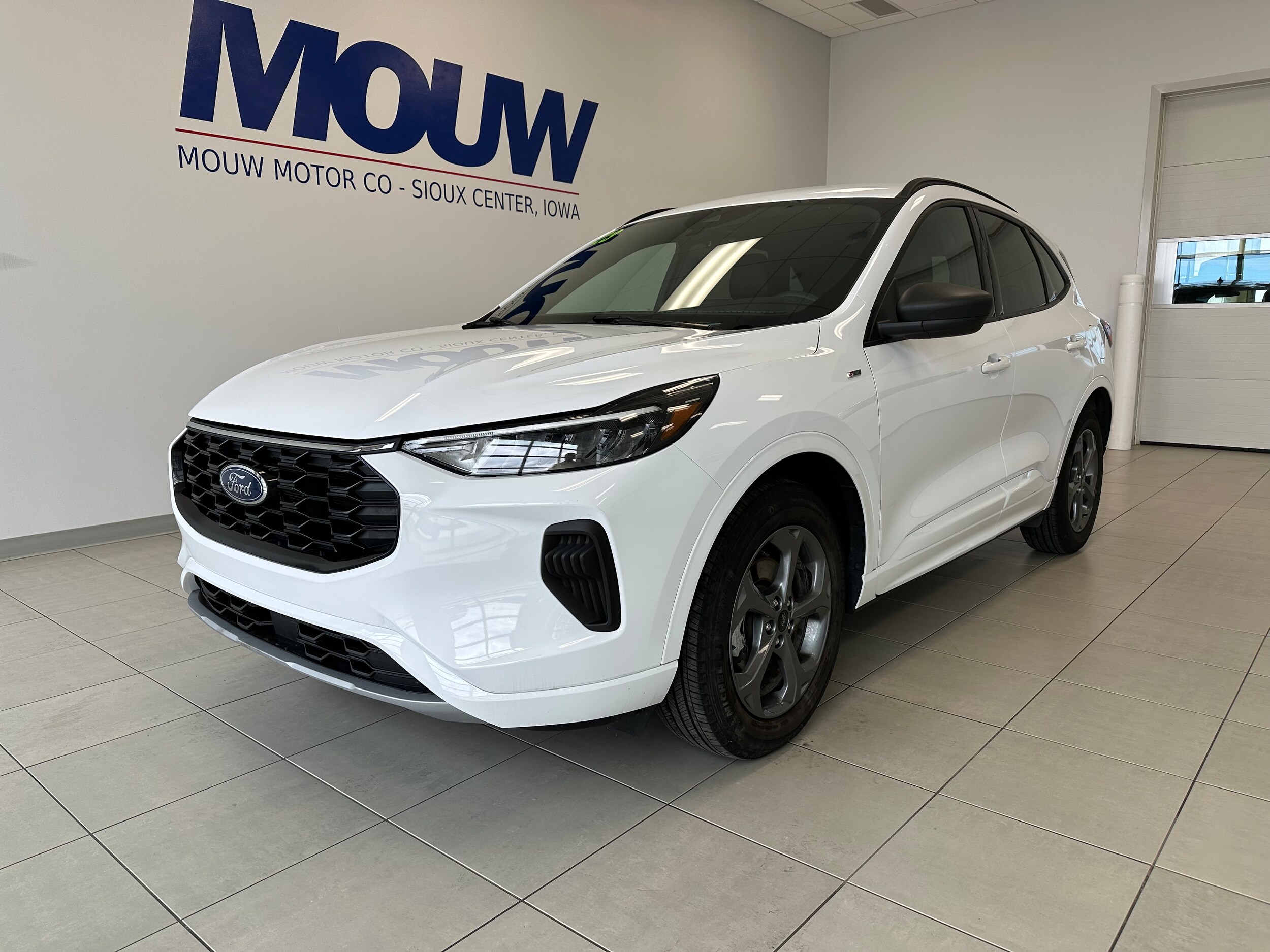 2023 Ford Escape ST-Line photo 2