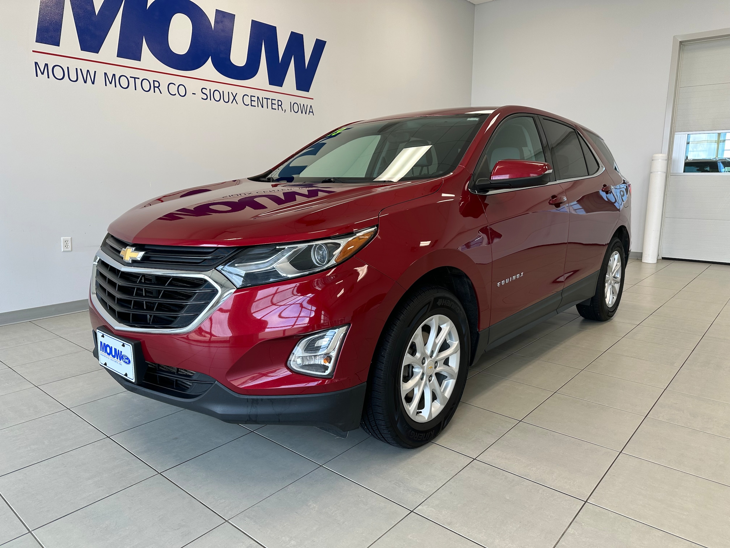 Used 2019 Chevrolet Equinox LT with VIN 2GNAXUEV6K6122911 for sale in Sioux Center, IA