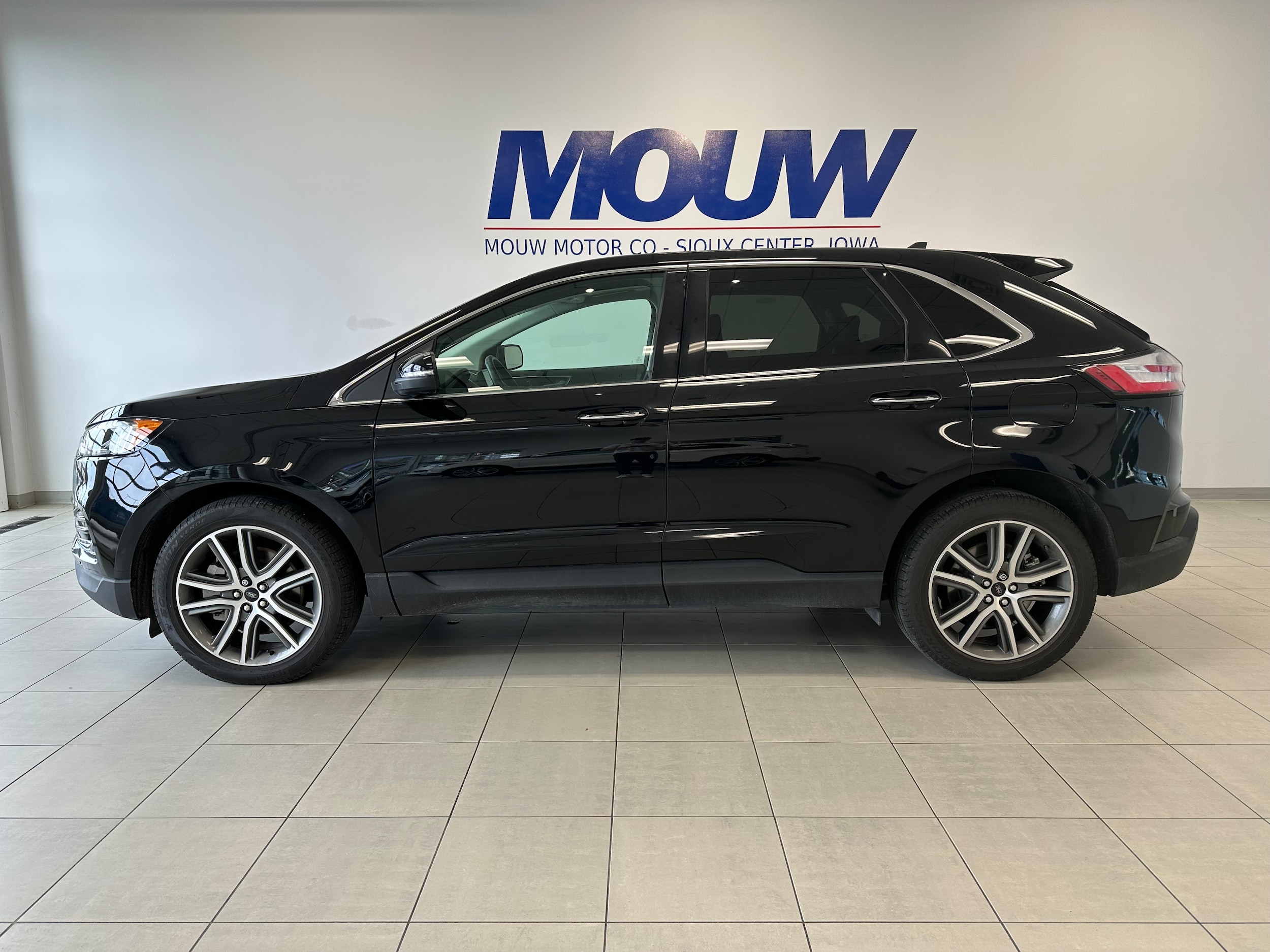 2024 Ford Edge Titanium's photo