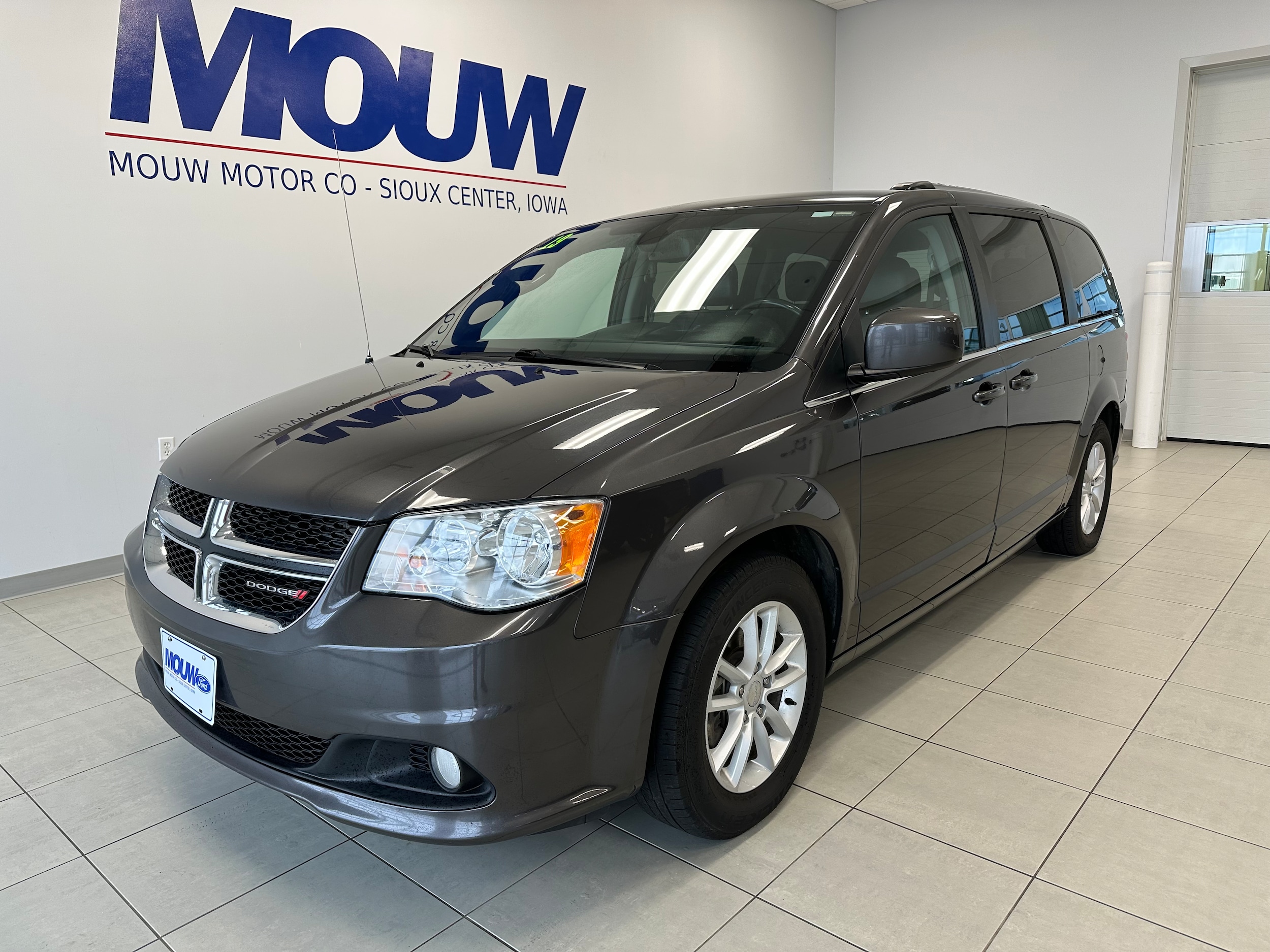 Used 2019 Dodge Grand Caravan SXT with VIN 2C4RDGCG4KR678207 for sale in Sioux Center, IA