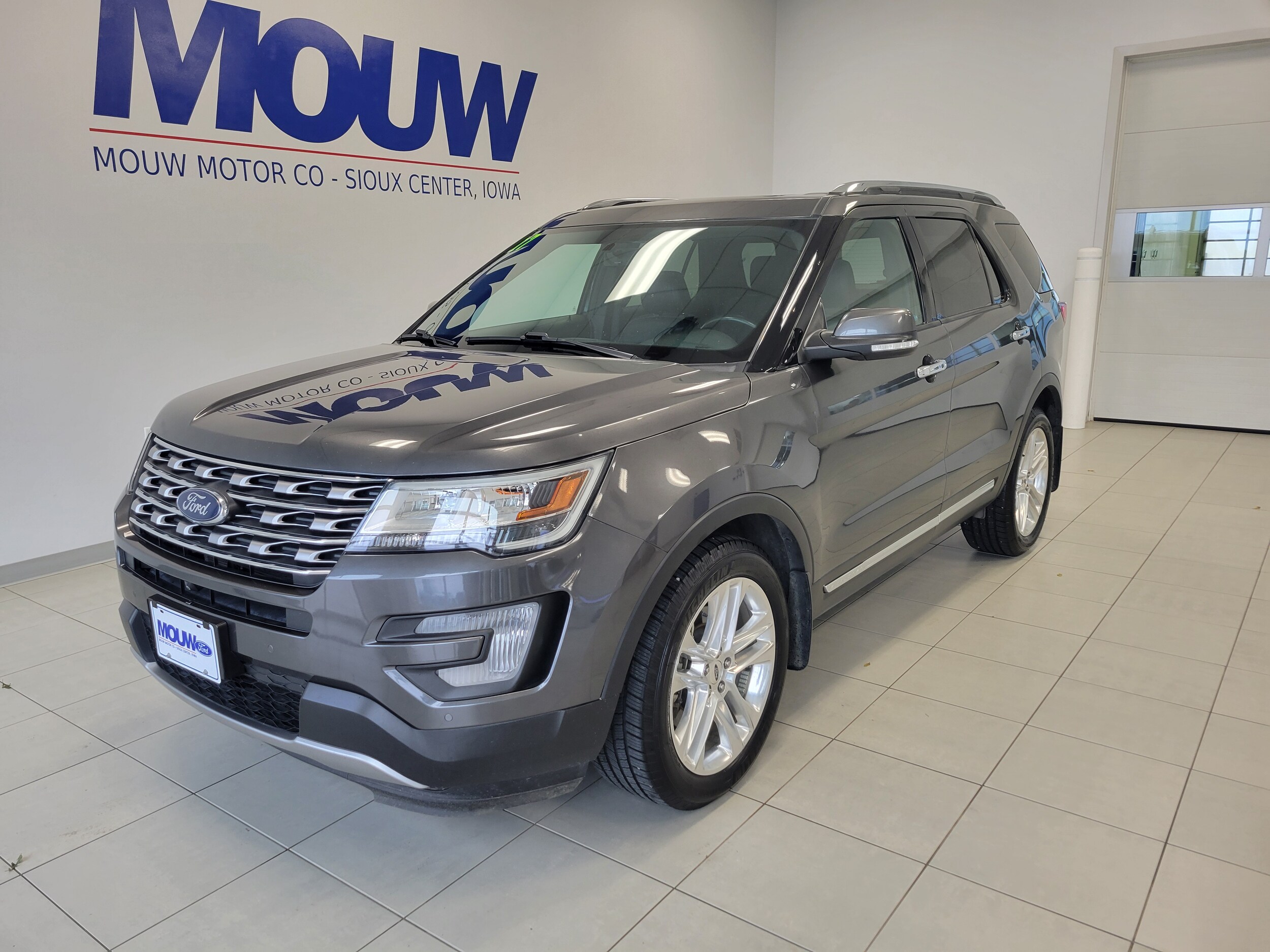 2017 Ford Explorer Limited photo 2