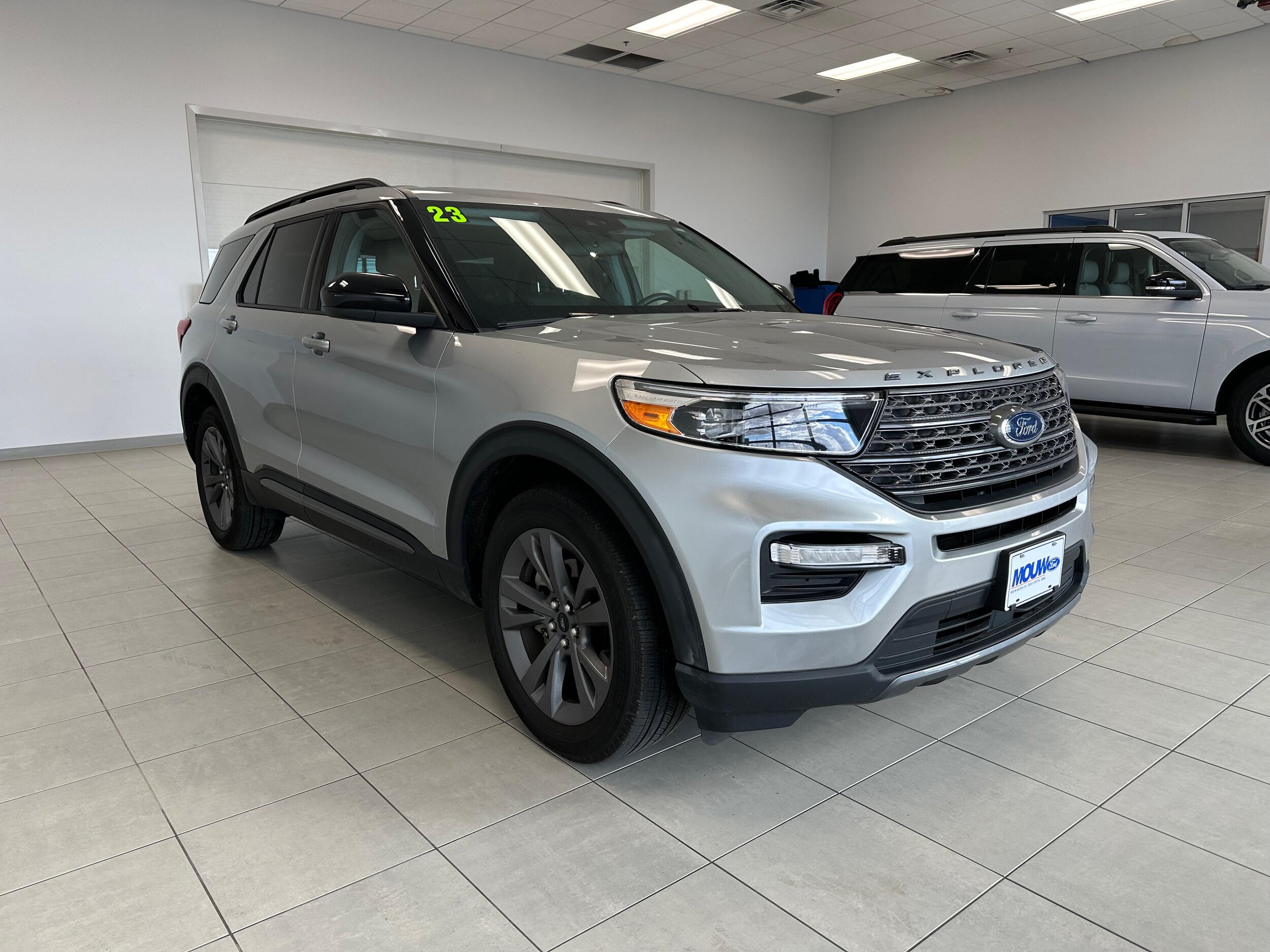 2023 Ford Explorer XLT Sport photo 3