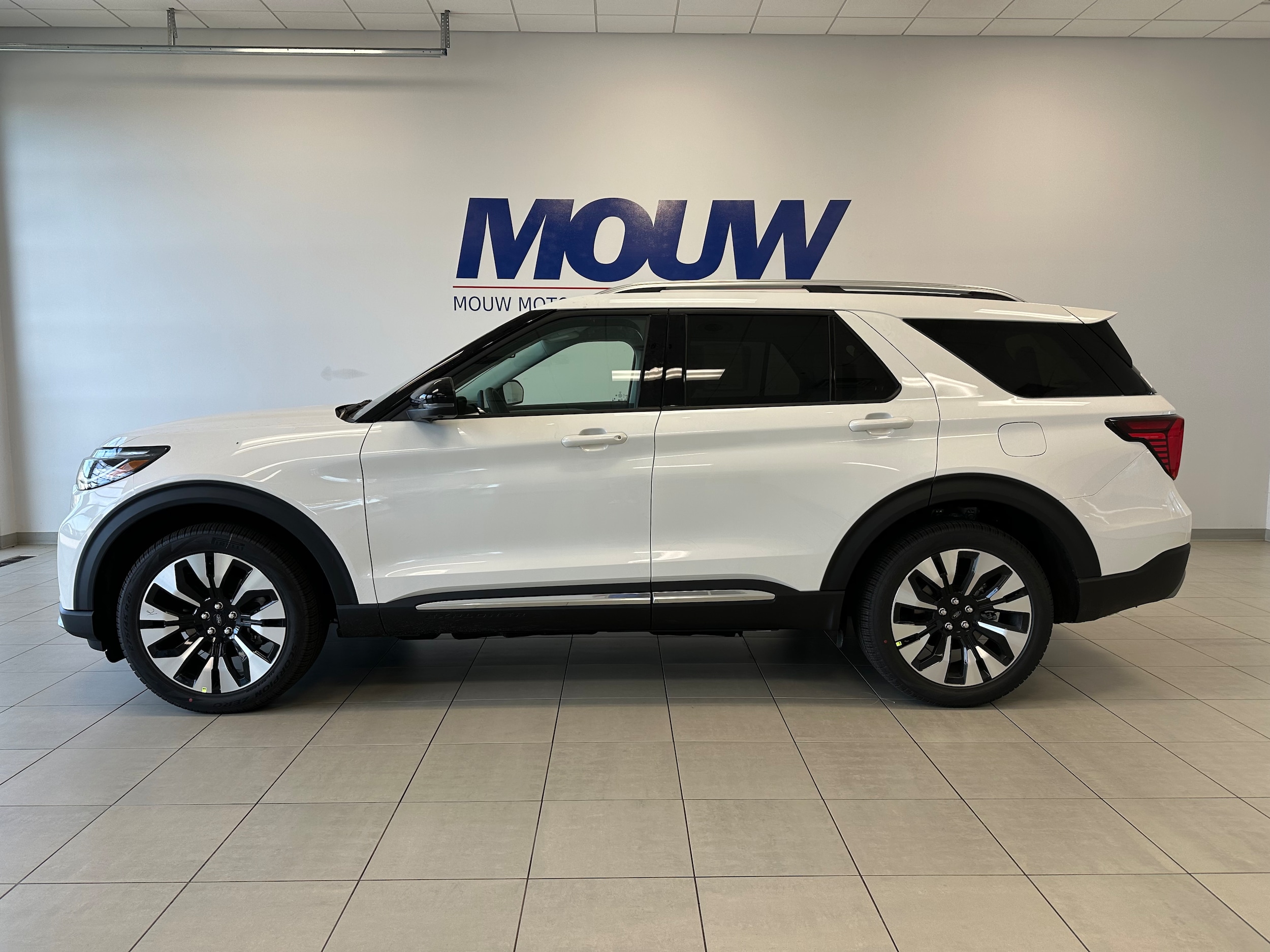 2026 Ford Explorer Platinum's photo