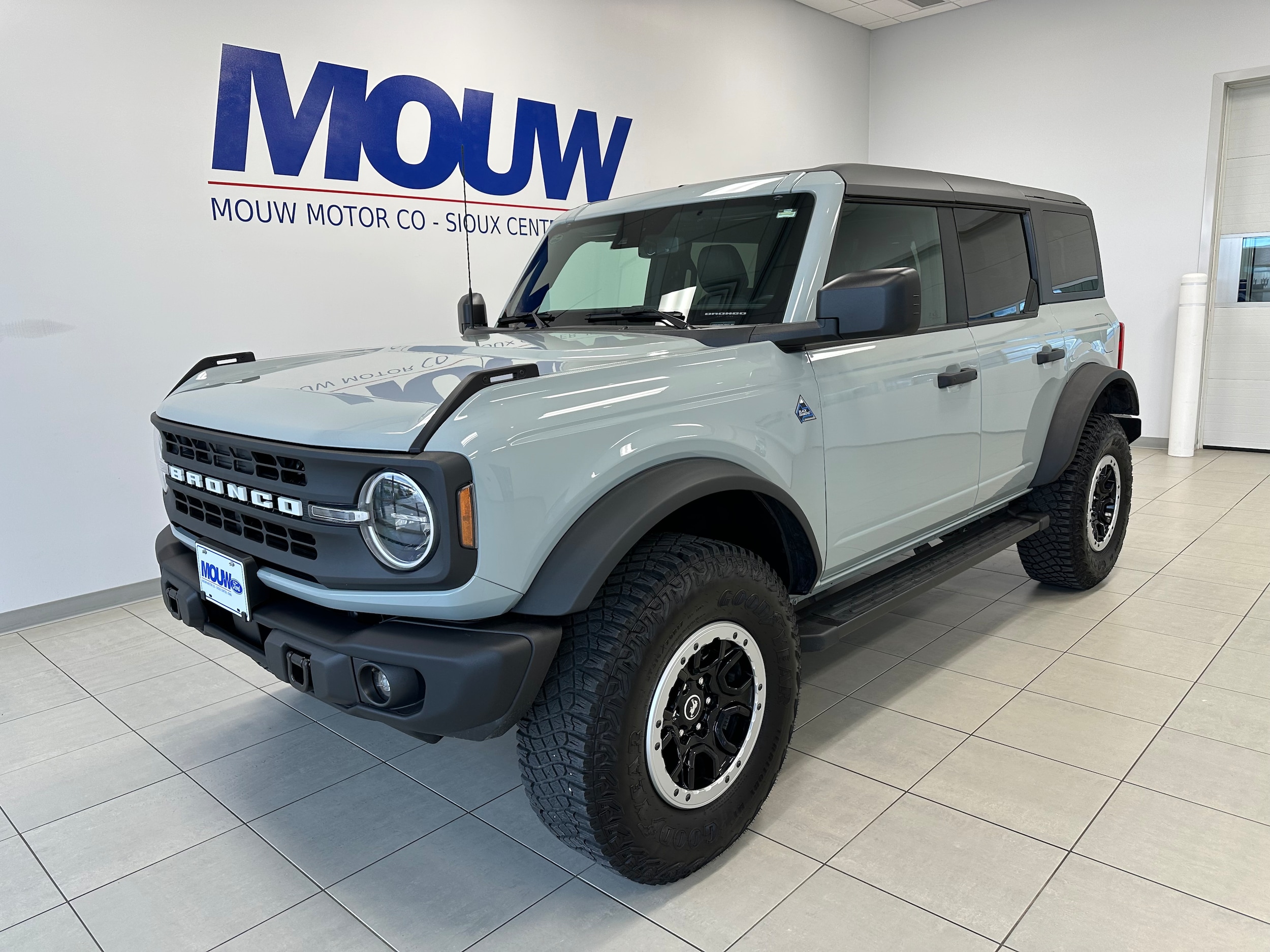 Used 2024 Ford Bronco 4-Door Black Diamond with VIN 1FMEE1BP1RLA59377 for sale in Sioux Center, IA