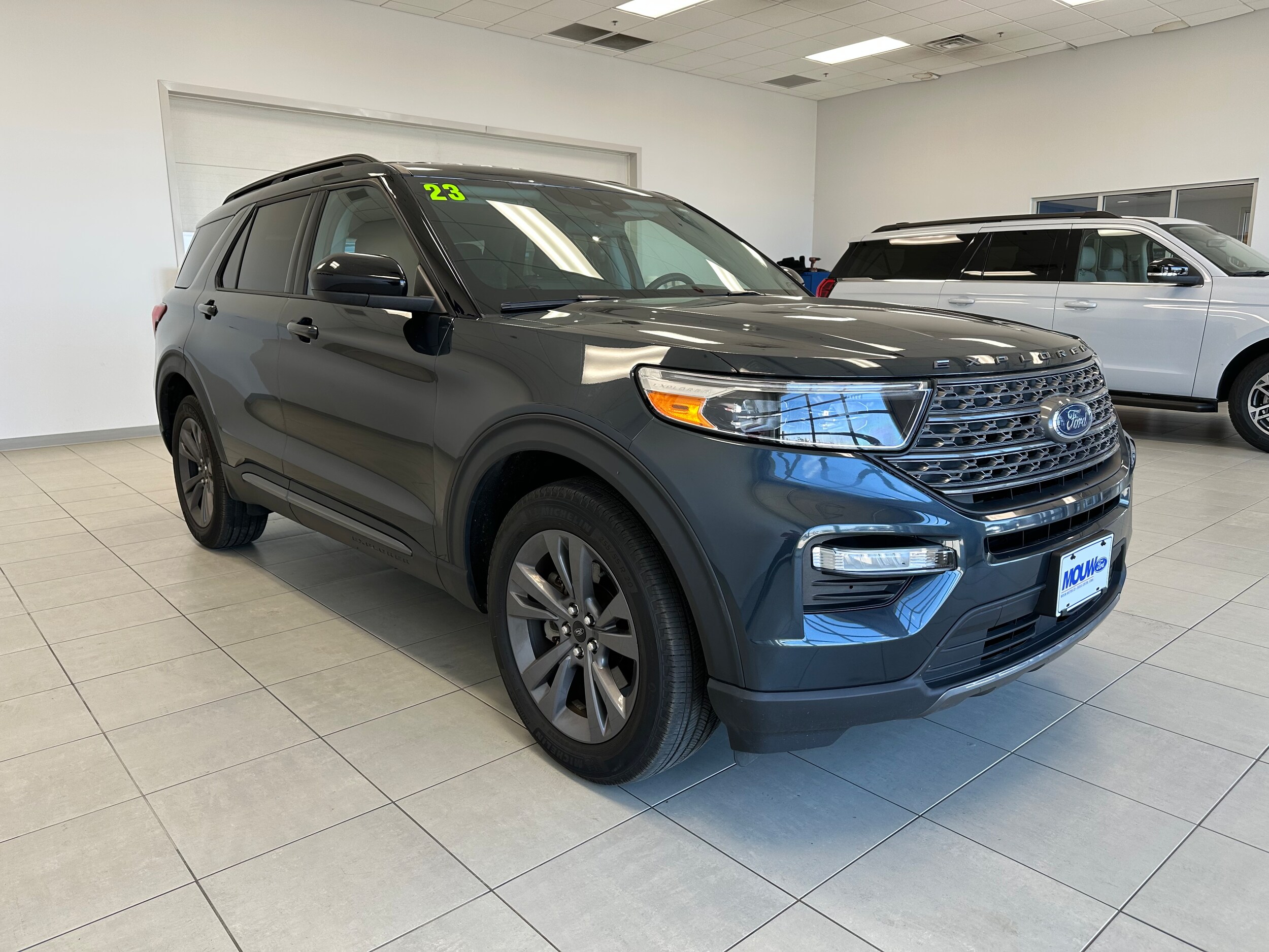 2023 Ford Explorer XLT Sport photo 3