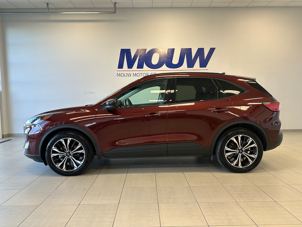 Used 2021 Ford Escape SE Hybrid SUV