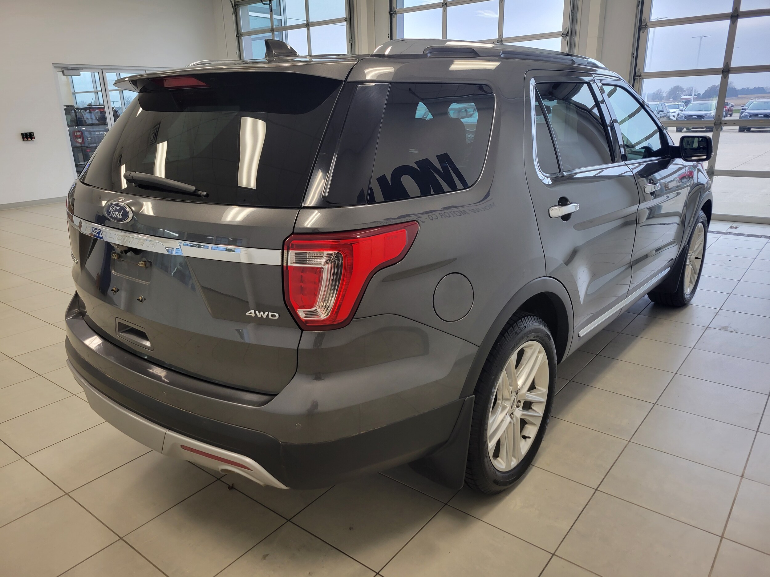 2017 Ford Explorer Limited photo 4