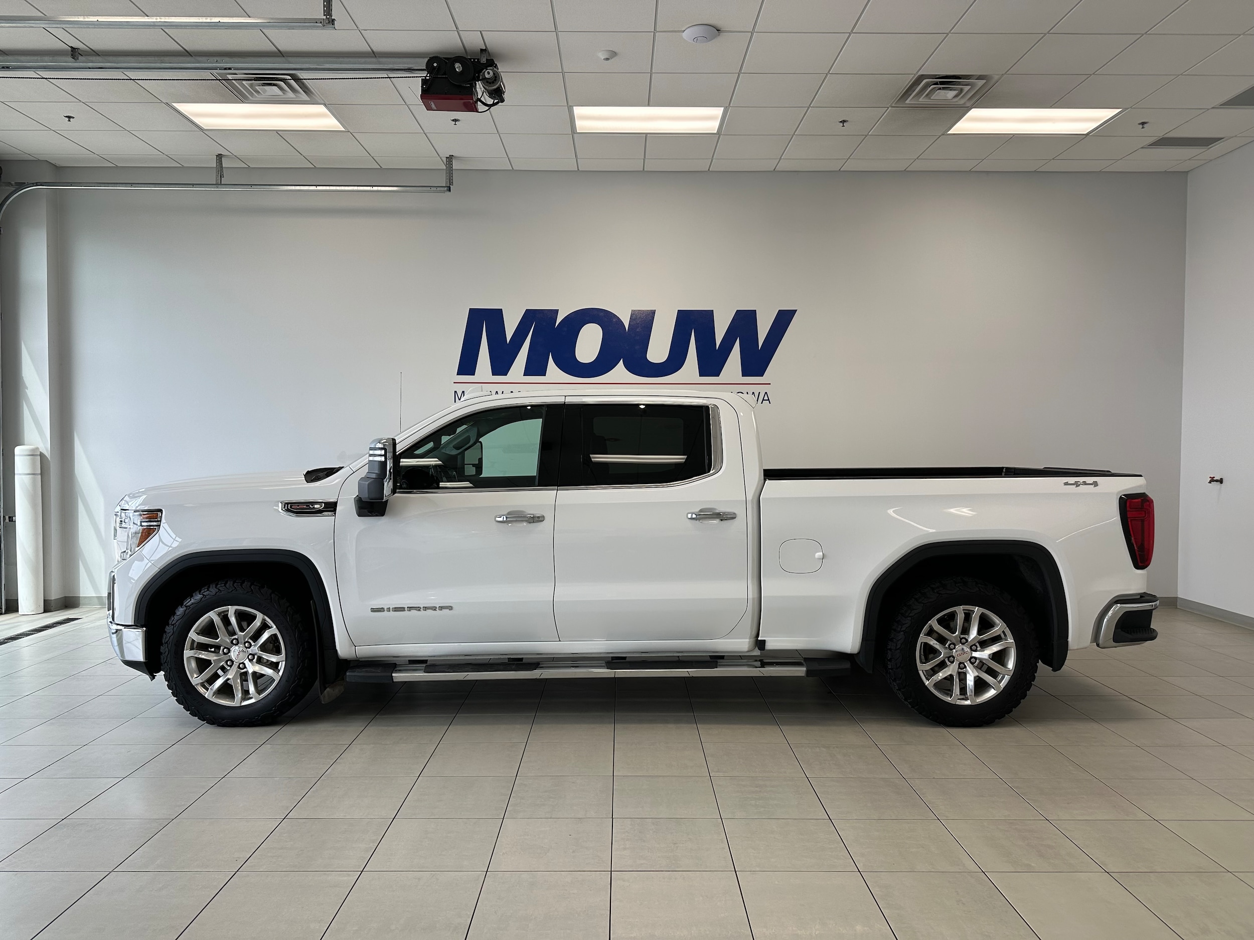 2021 GMC Sierra 4WD Crew Cab Short Box SLT's photo
