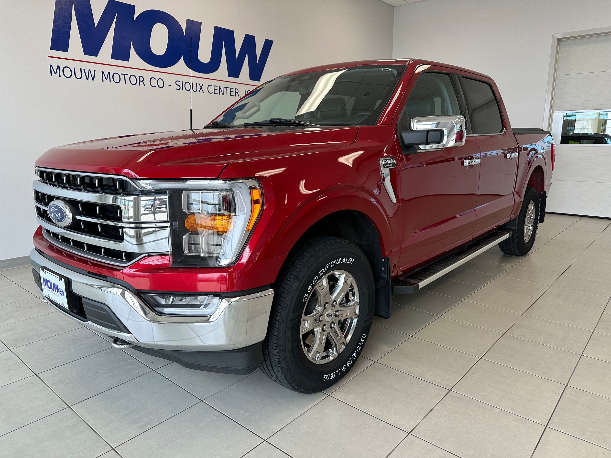 2023 Ford F-150 Lariat photo 2