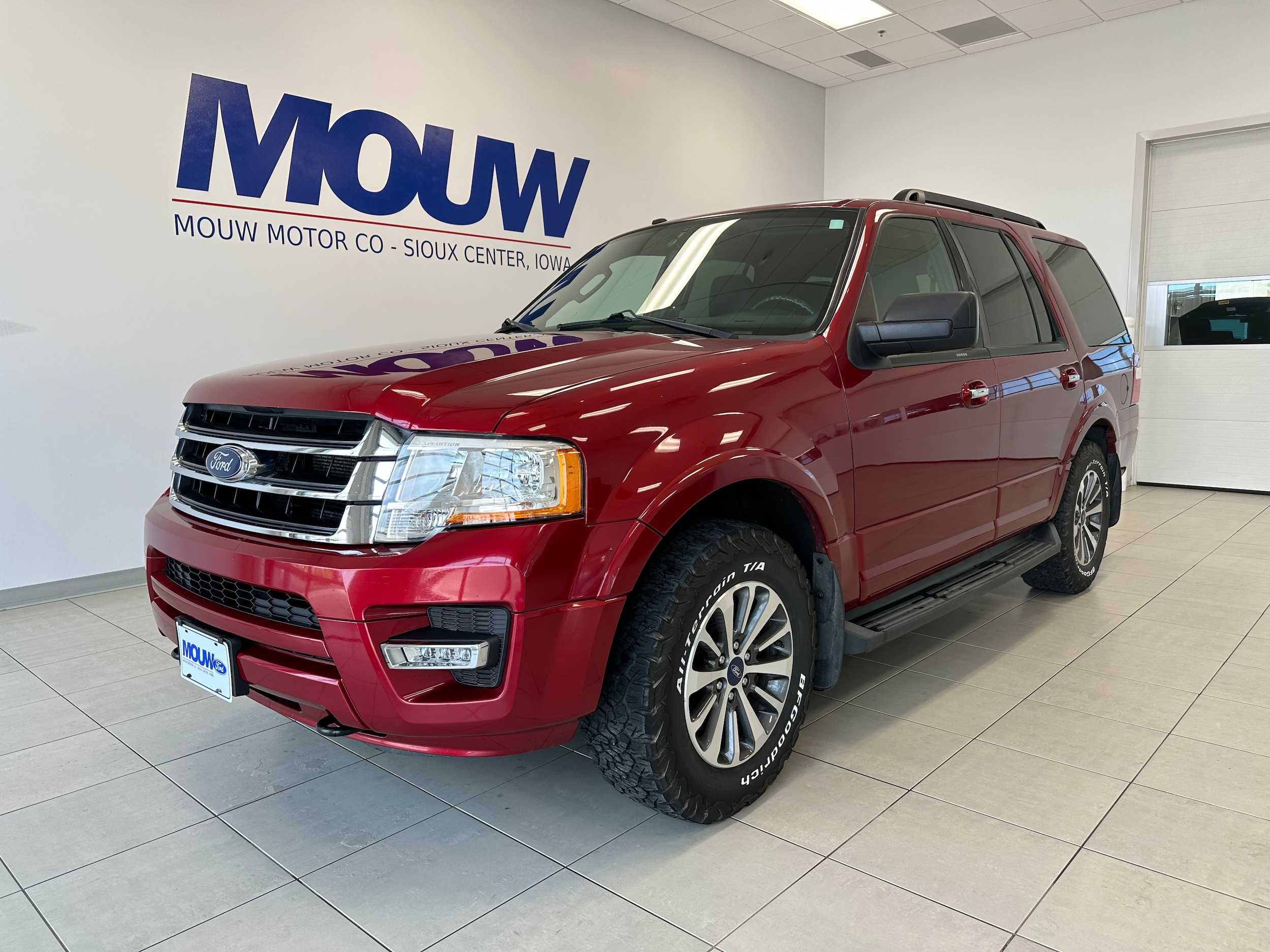 Used 2016 Ford Expedition XLT with VIN 1FMJU1JT8GEF42303 for sale in Sioux Center, IA
