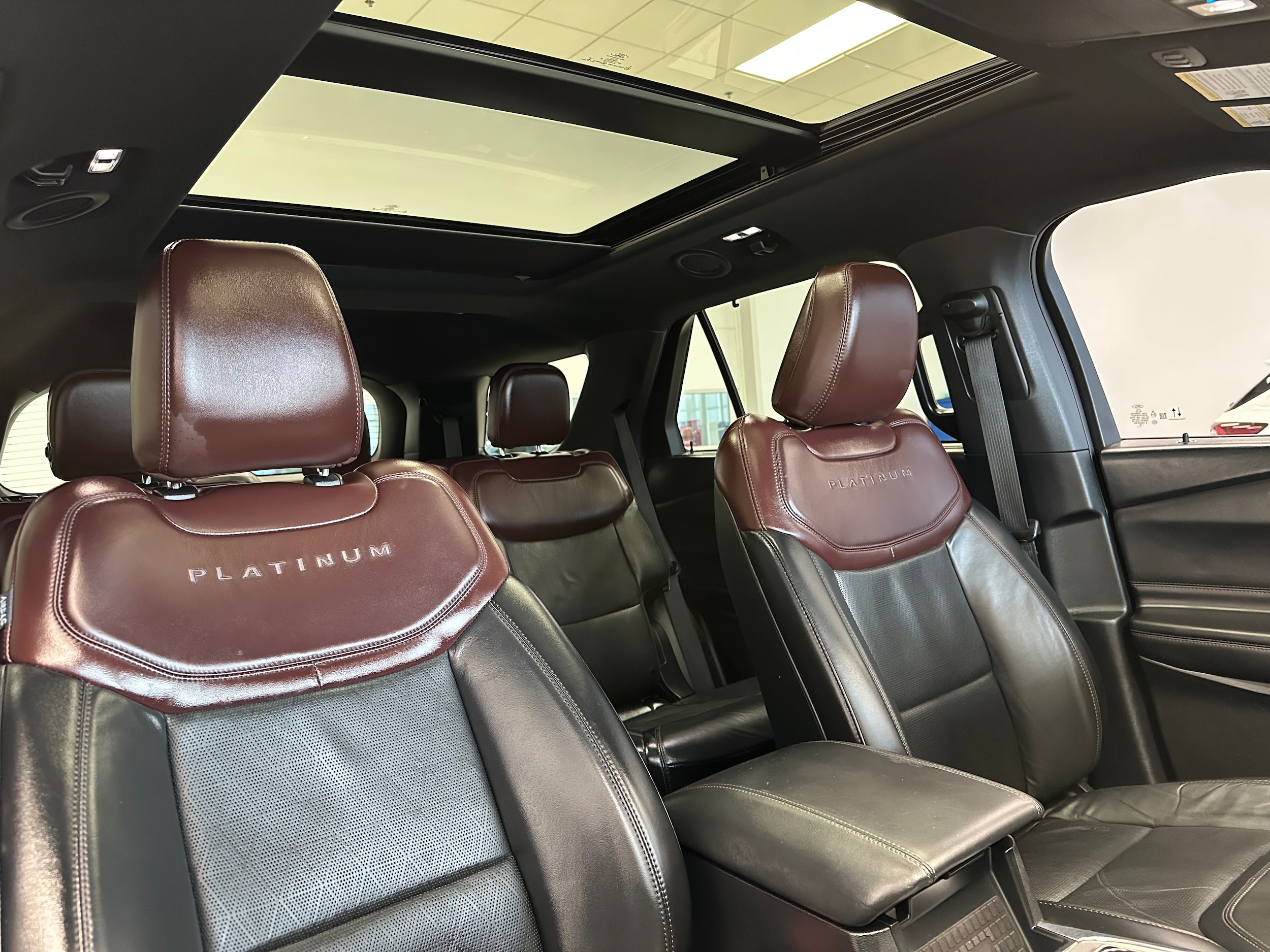 2020 Ford Explorer Platinum - Photo 16