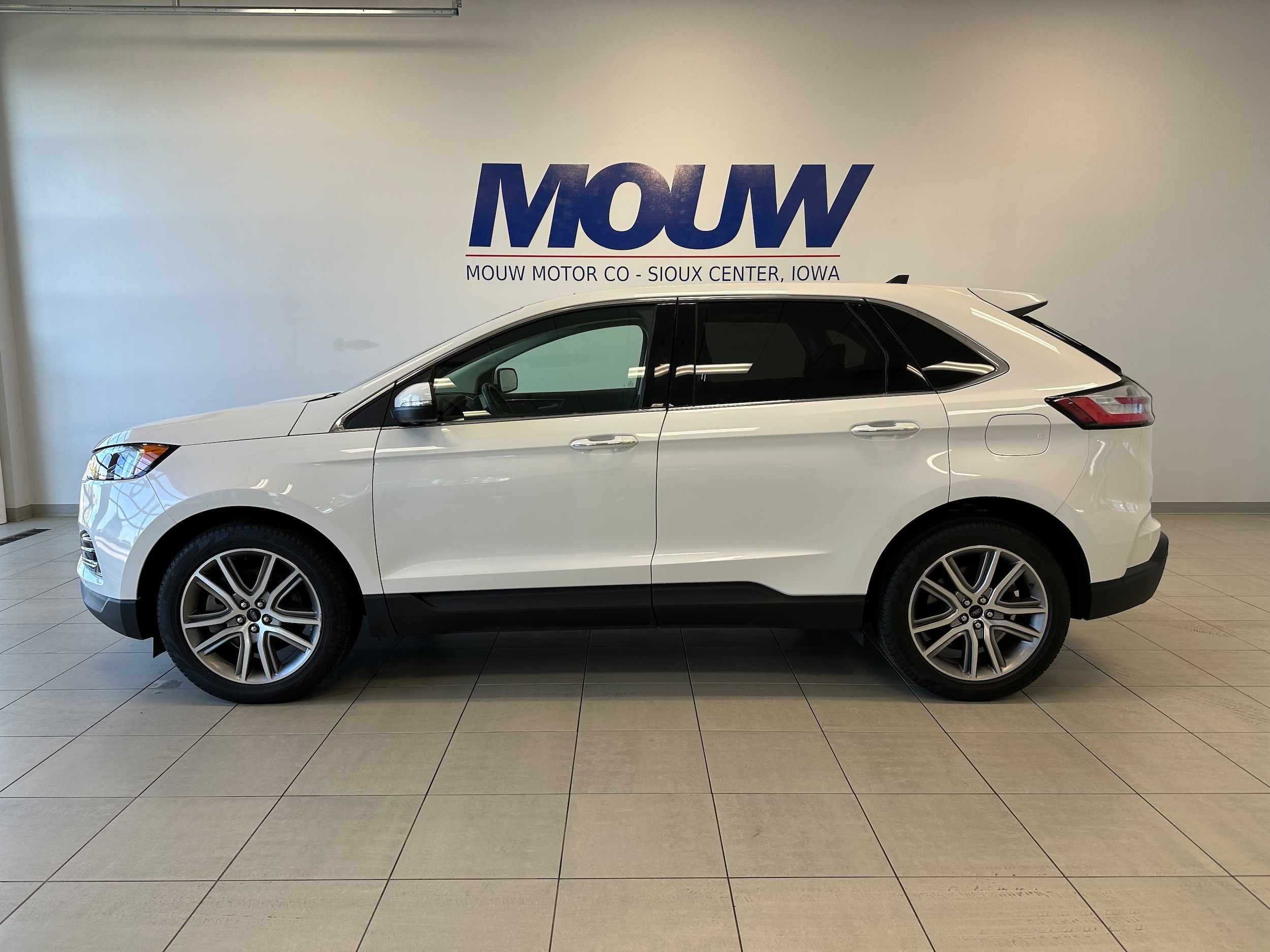 2024 Ford Edge Titanium's photo