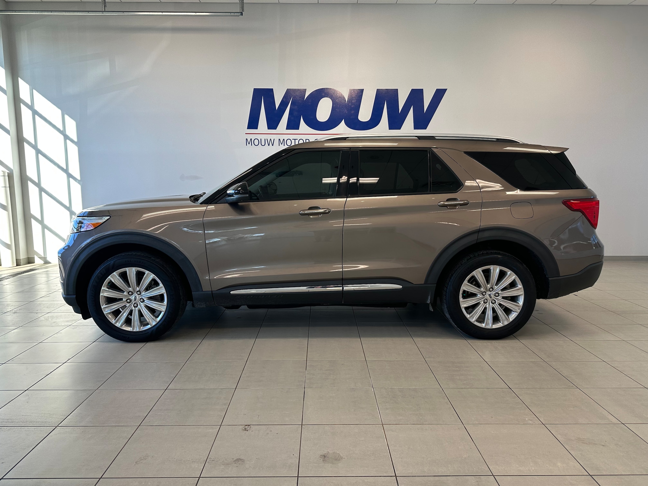 2021 Ford Explorer Limited's photo