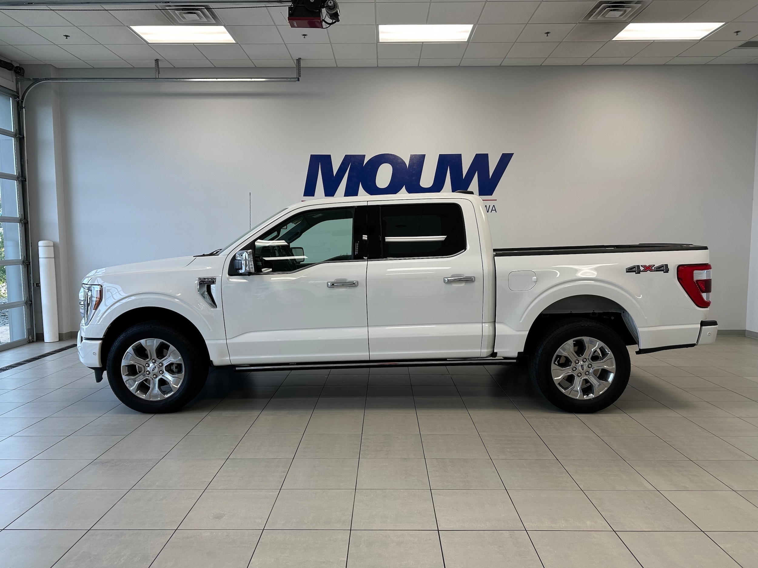 2023 Ford F-150 Platinum's photo