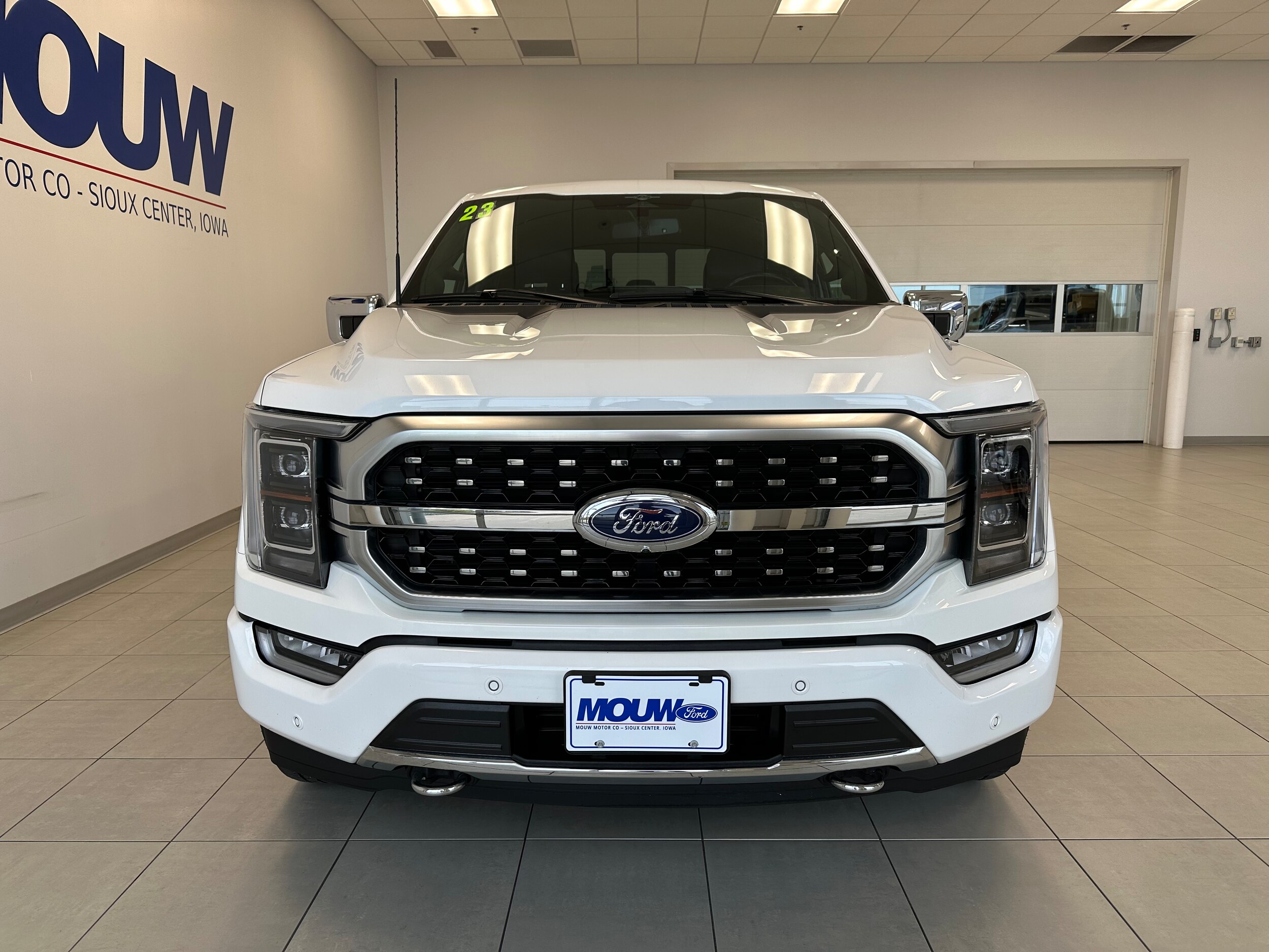 2023 Ford F-150 Platinum photo 2