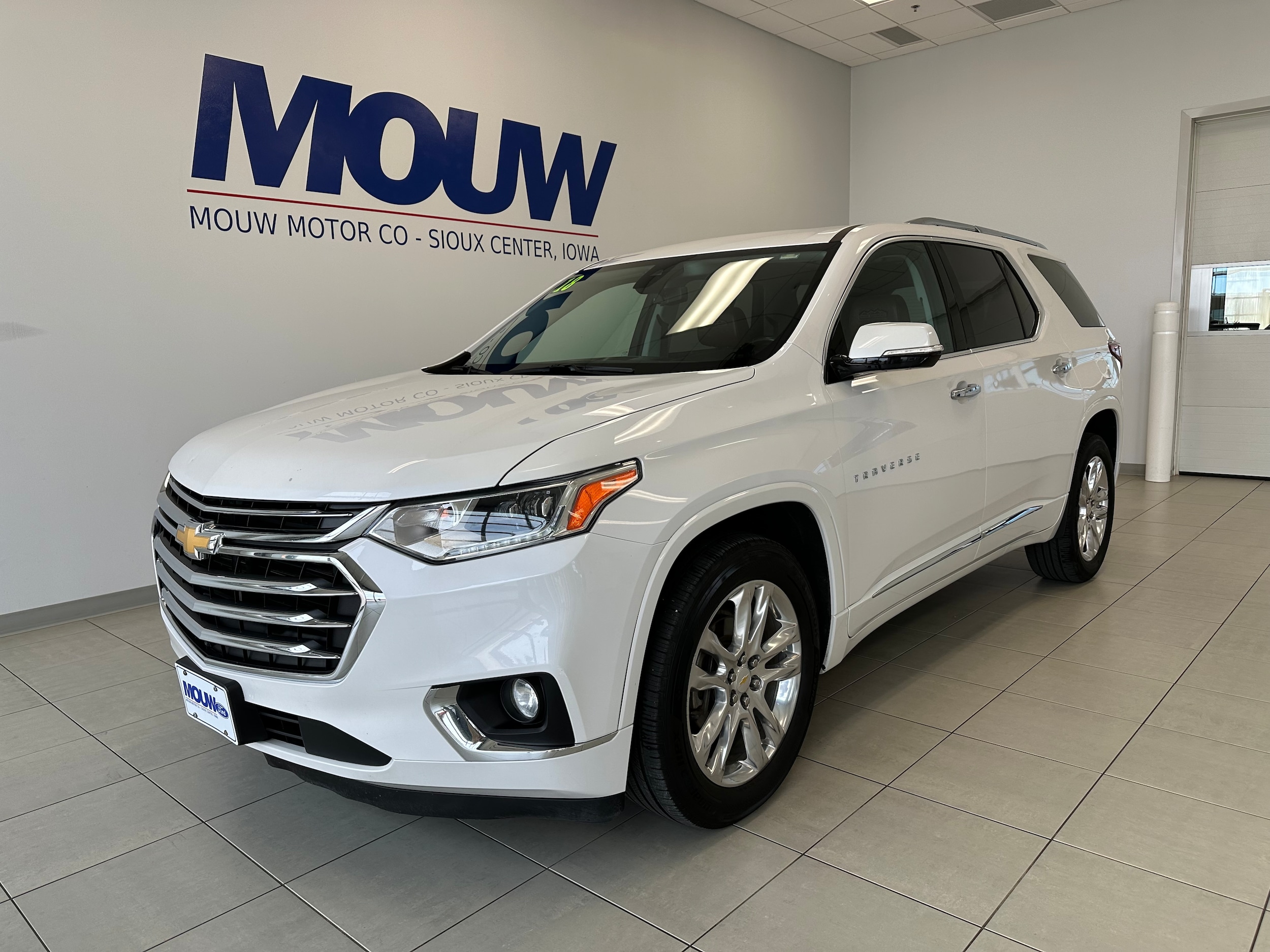 Used 2018 Chevrolet Traverse High Country with VIN 1GNEVKKWXJJ185391 for sale in Sioux Center, IA