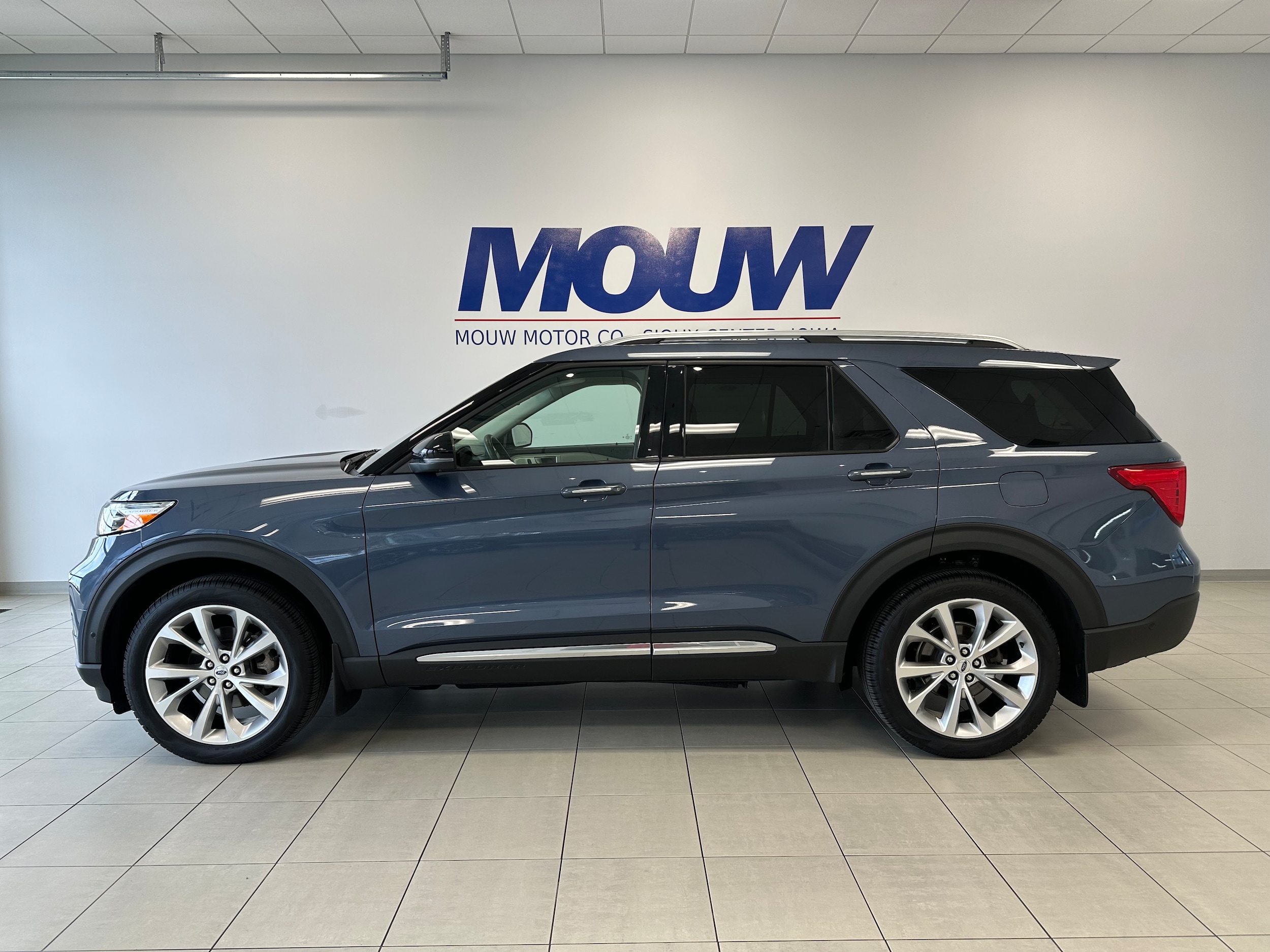 2021 Ford Explorer Platinum 4WD's photo