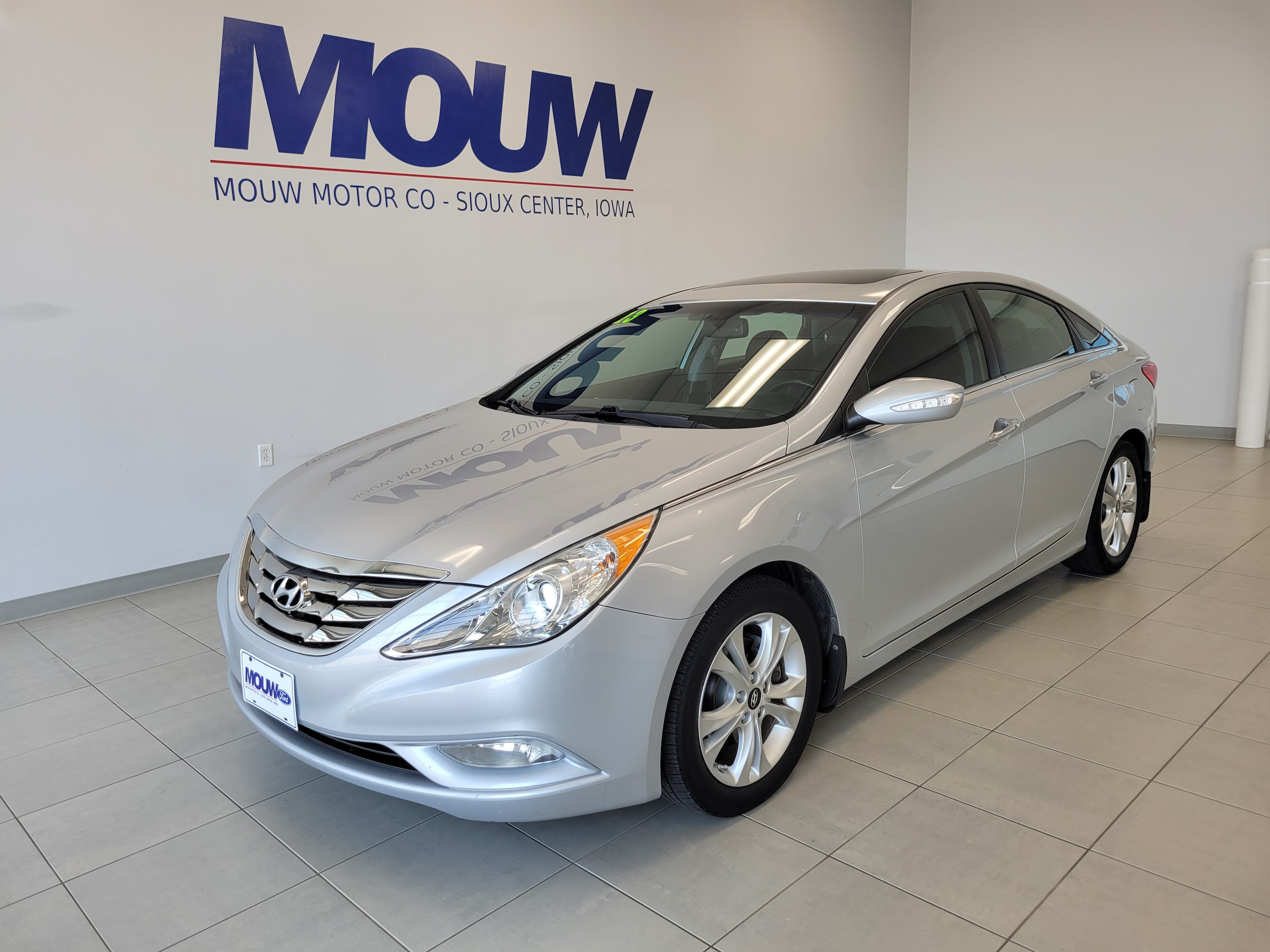 Used 2013 Hyundai Sonata SE with VIN 5NPEC4AC6DH527756 for sale in Sioux Center, IA