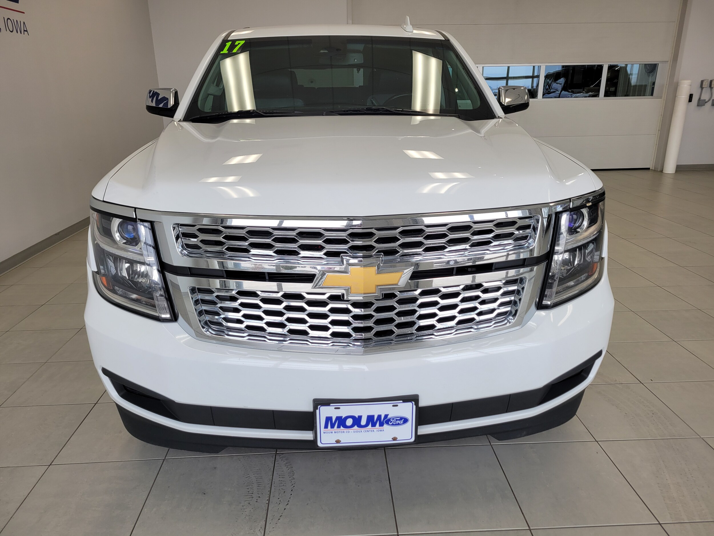 2017 Chevrolet Tahoe LT photo 3