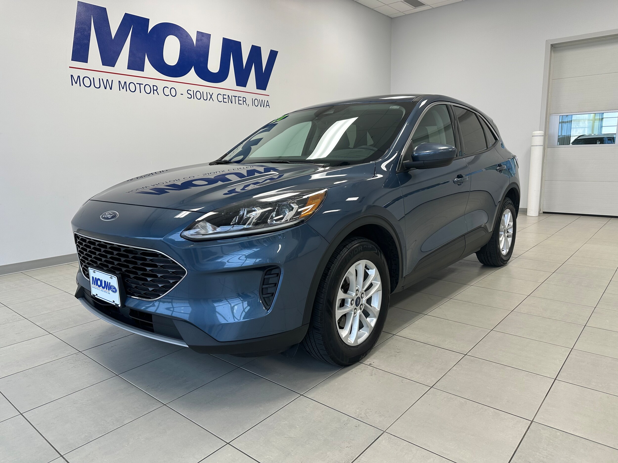 2020 Ford Escape SE photo 2