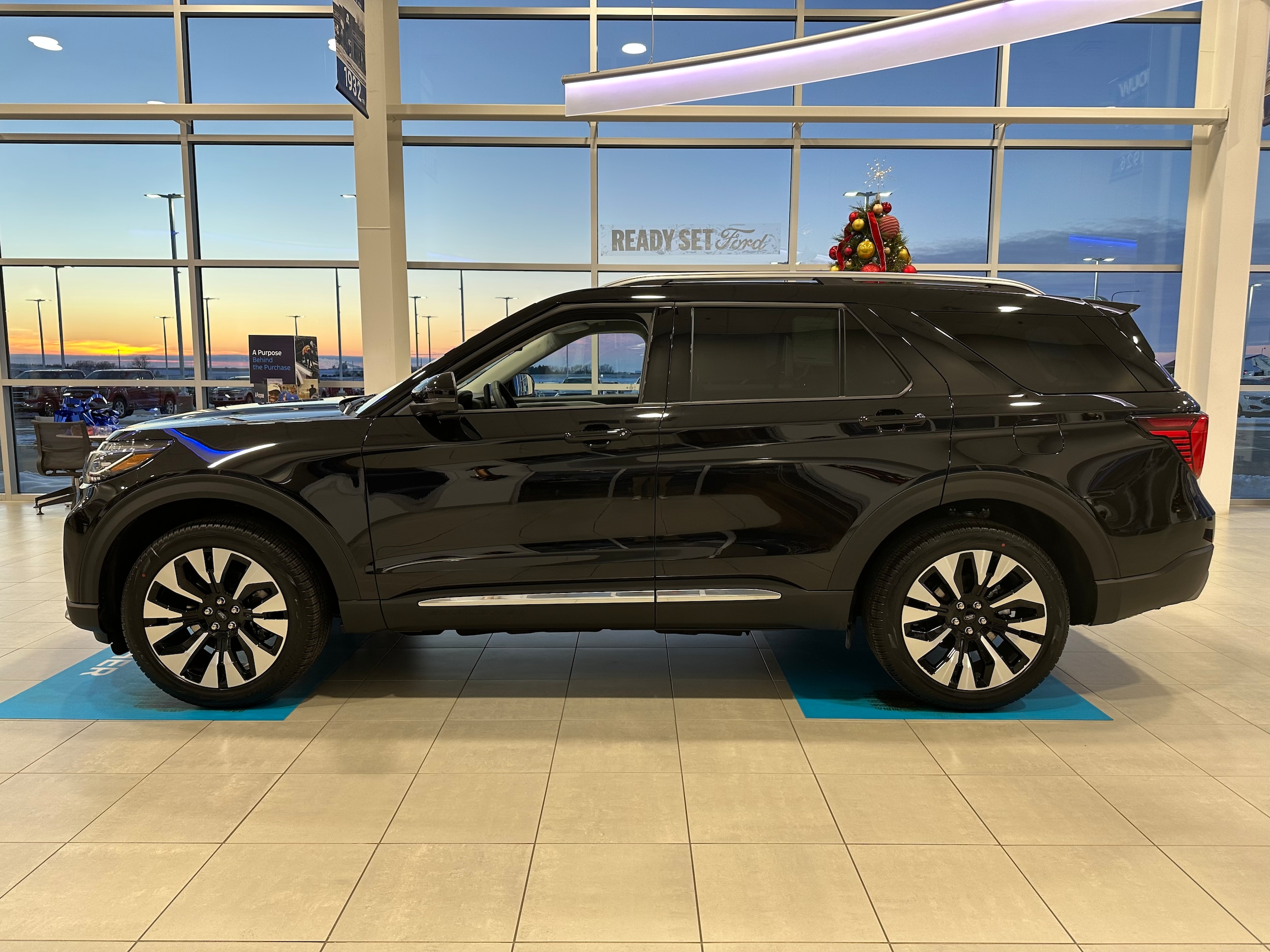 2026 Ford Explorer Platinum's photo