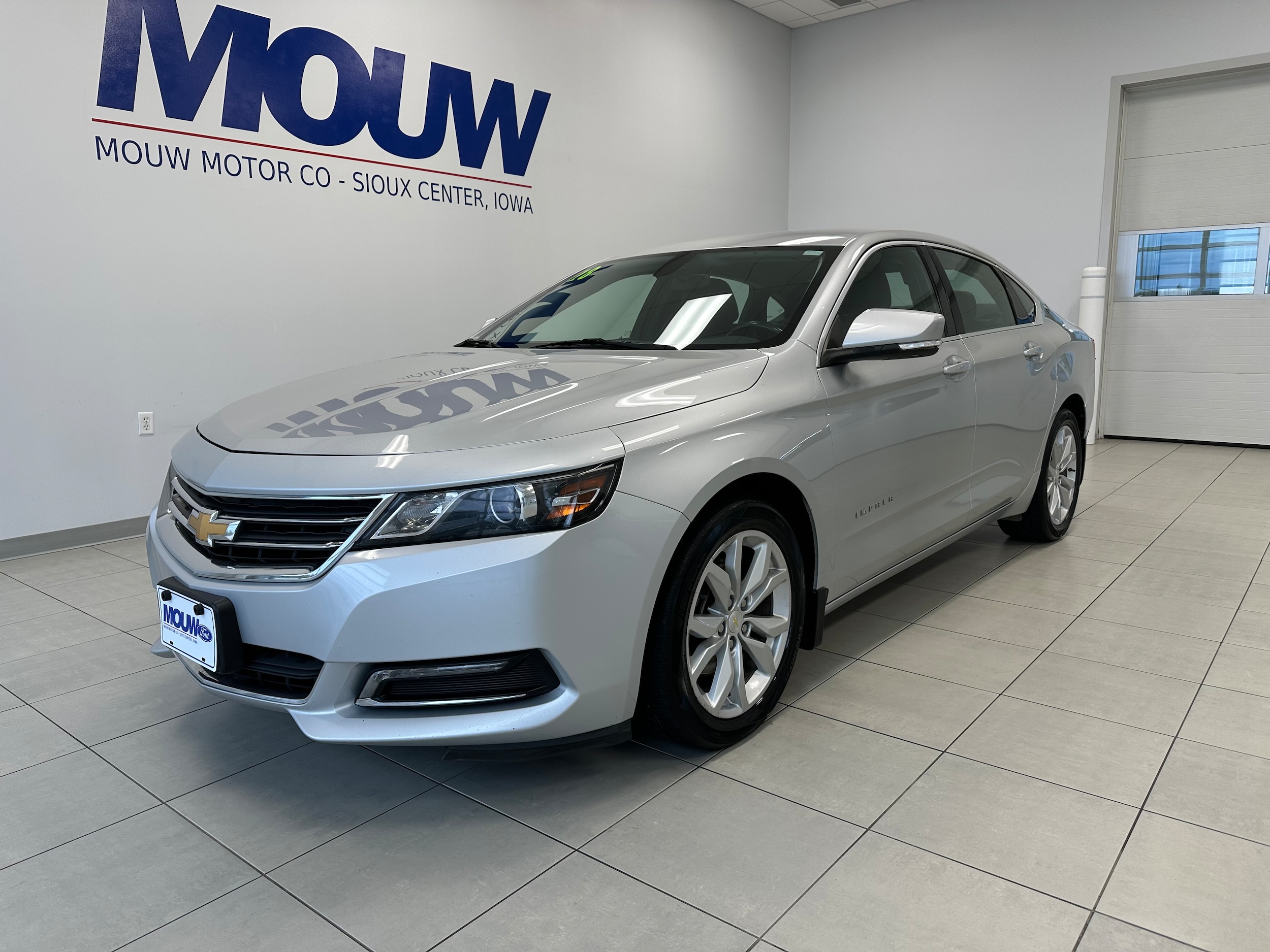 Used 2018 Chevrolet Impala 1LT with VIN 2G1105S37J9117552 for sale in Sioux Center, IA