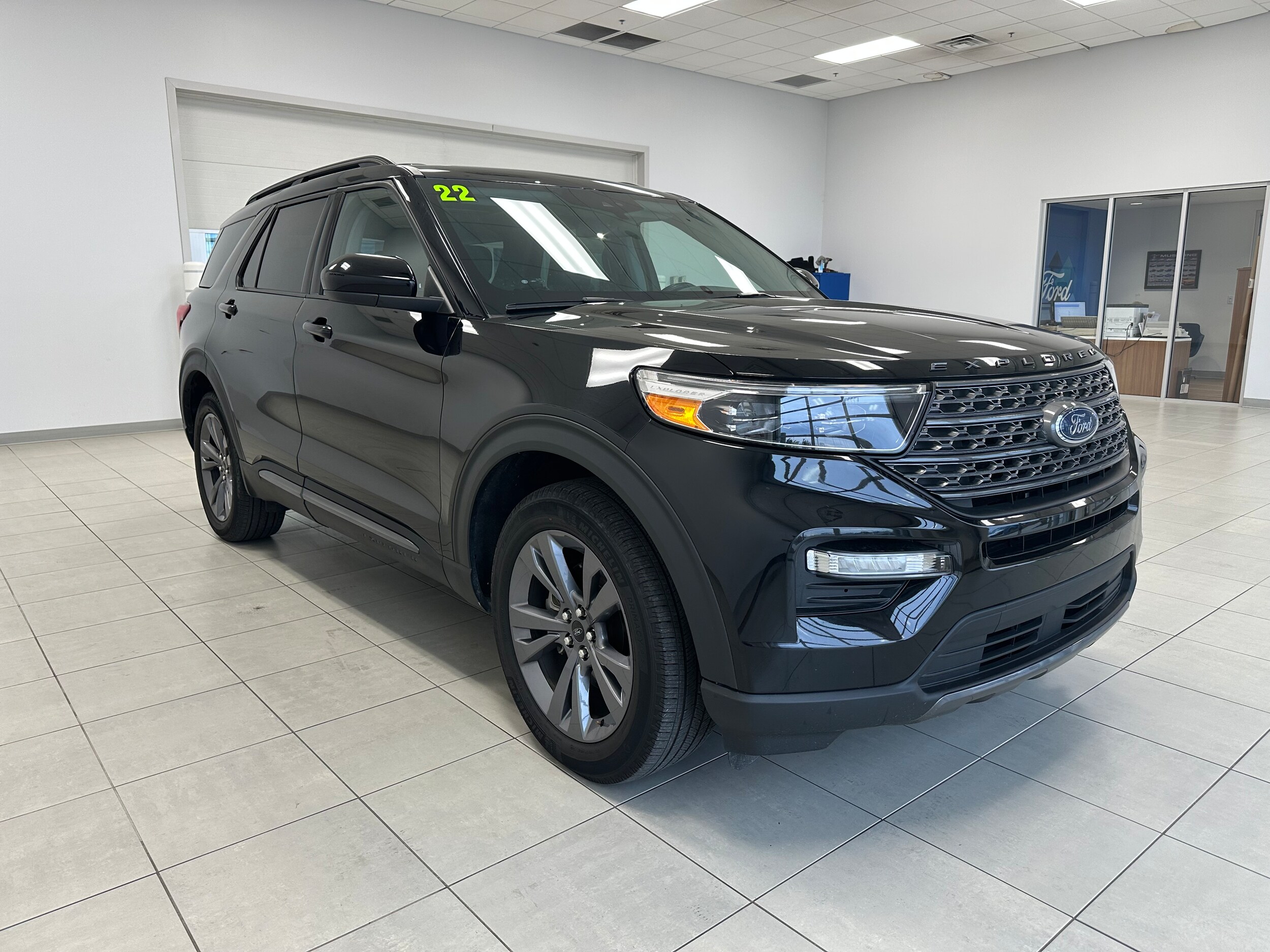 2022 Ford Explorer XLT Sport photo 3