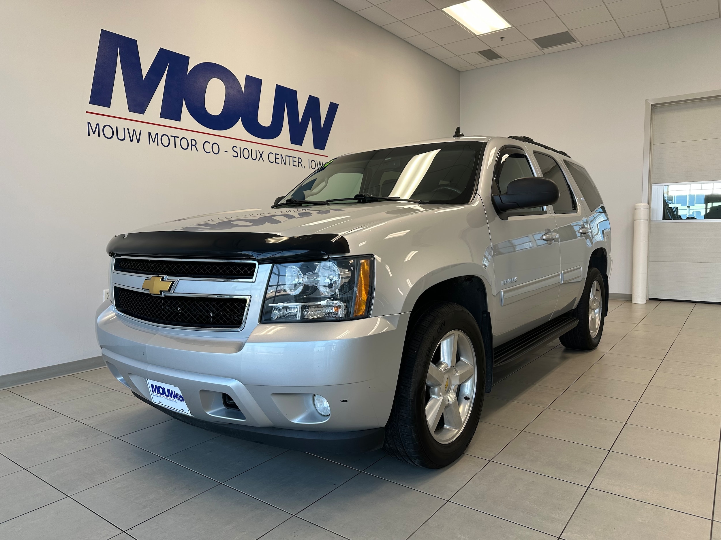 Used 2014 Chevrolet Tahoe LT with VIN 1GNSKBE02ER185766 for sale in Sioux Center, IA