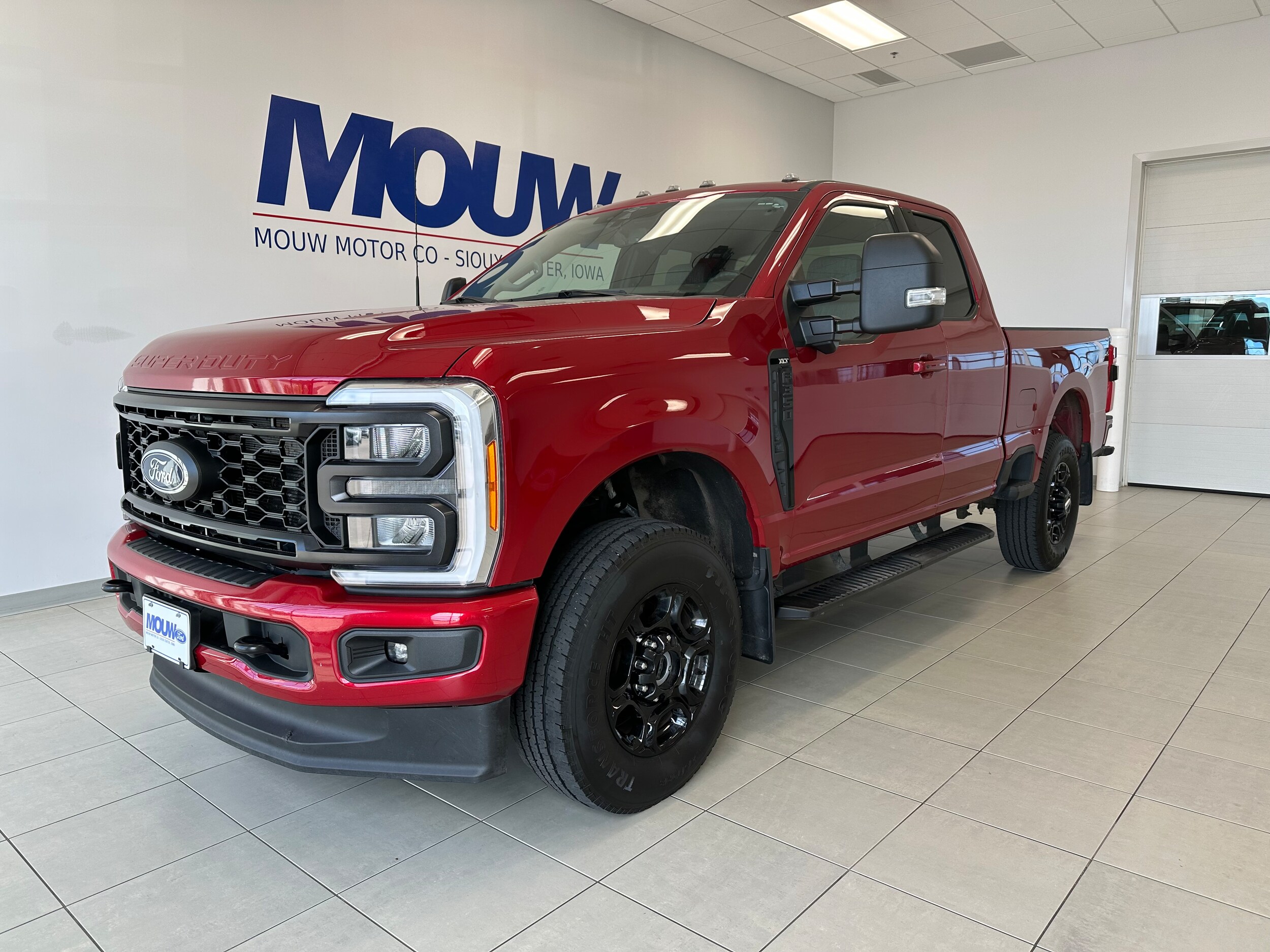 2023 Ford F-350 XLT photo 2