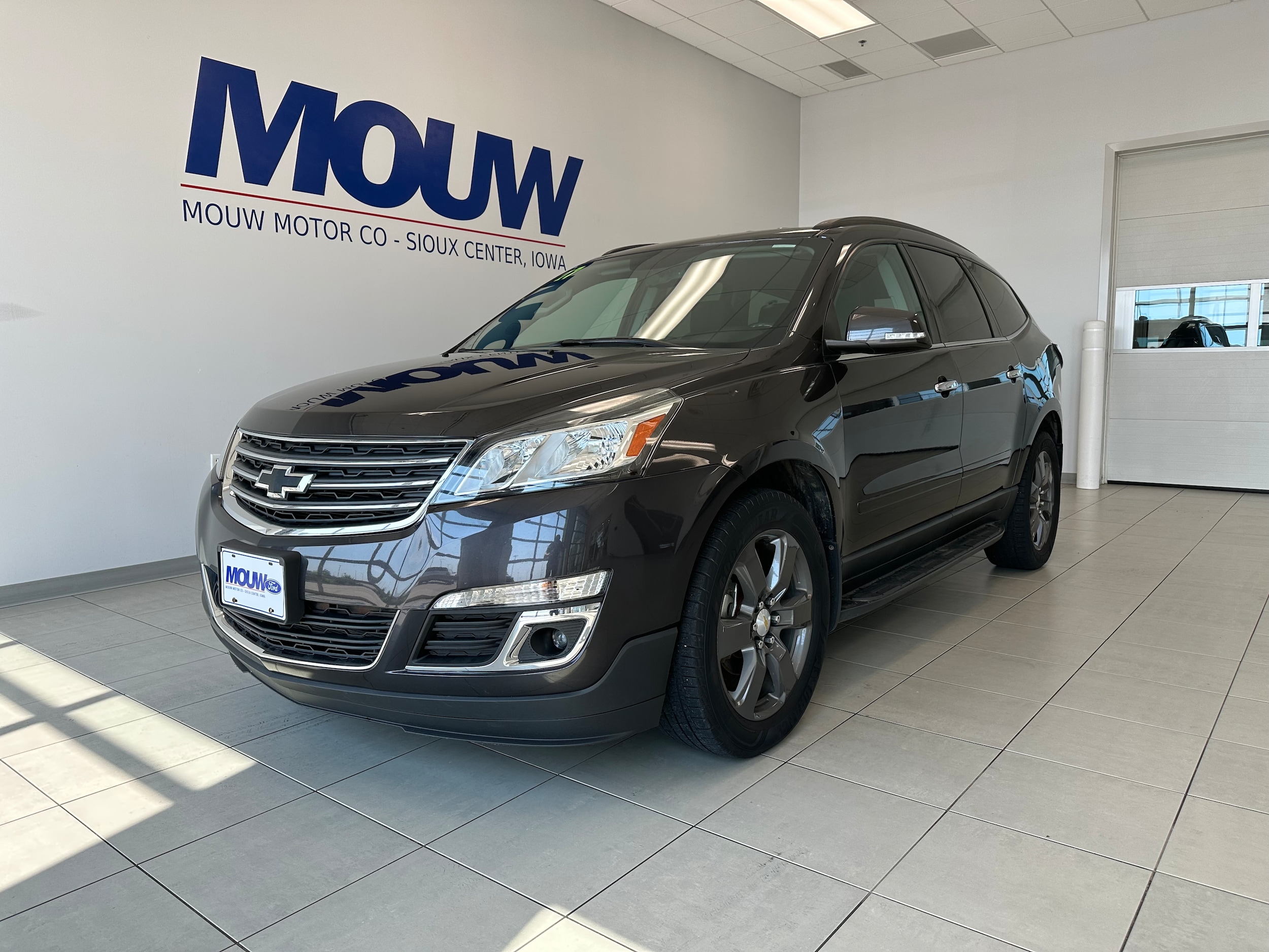 Used 2017 Chevrolet Traverse 2LT with VIN 1GNKVHKD9HJ190404 for sale in Sioux Center, IA