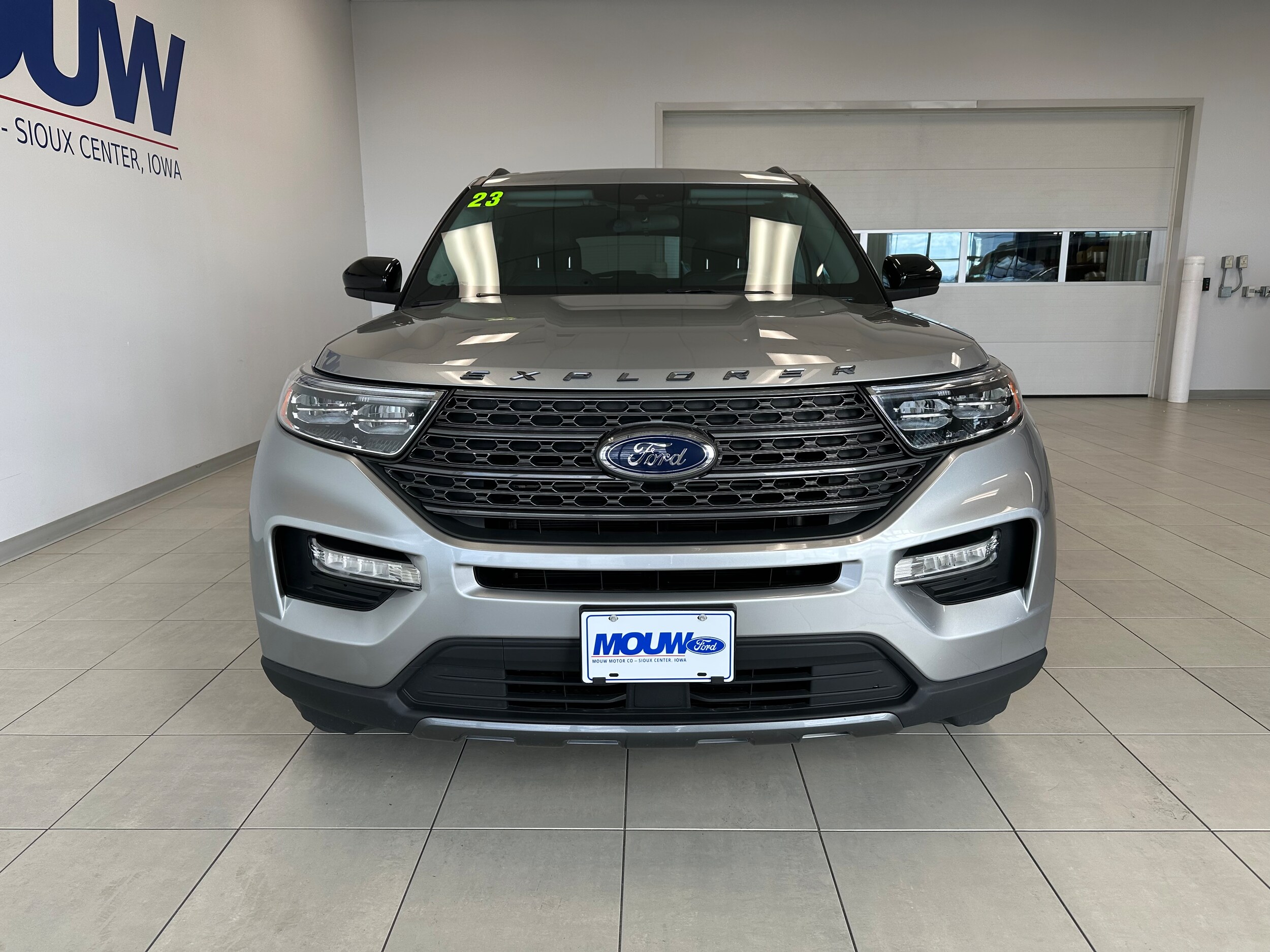 2023 Ford Explorer XLT Sport photo 2