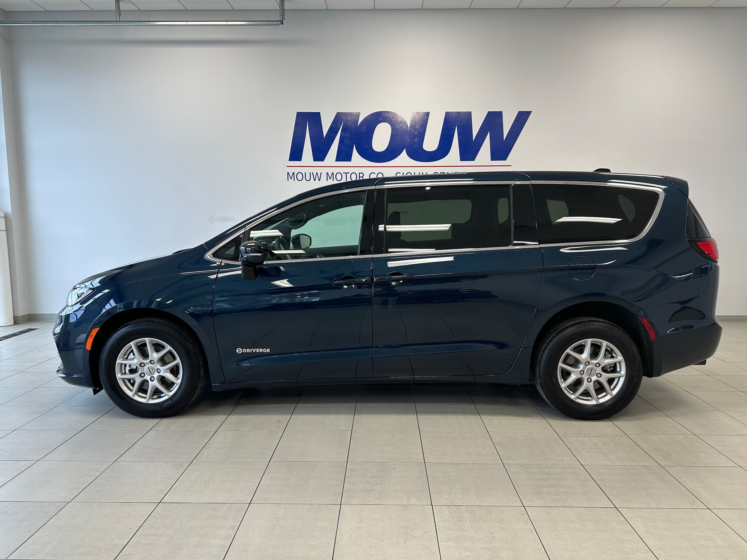 2024 Chrysler Pacifica Touring