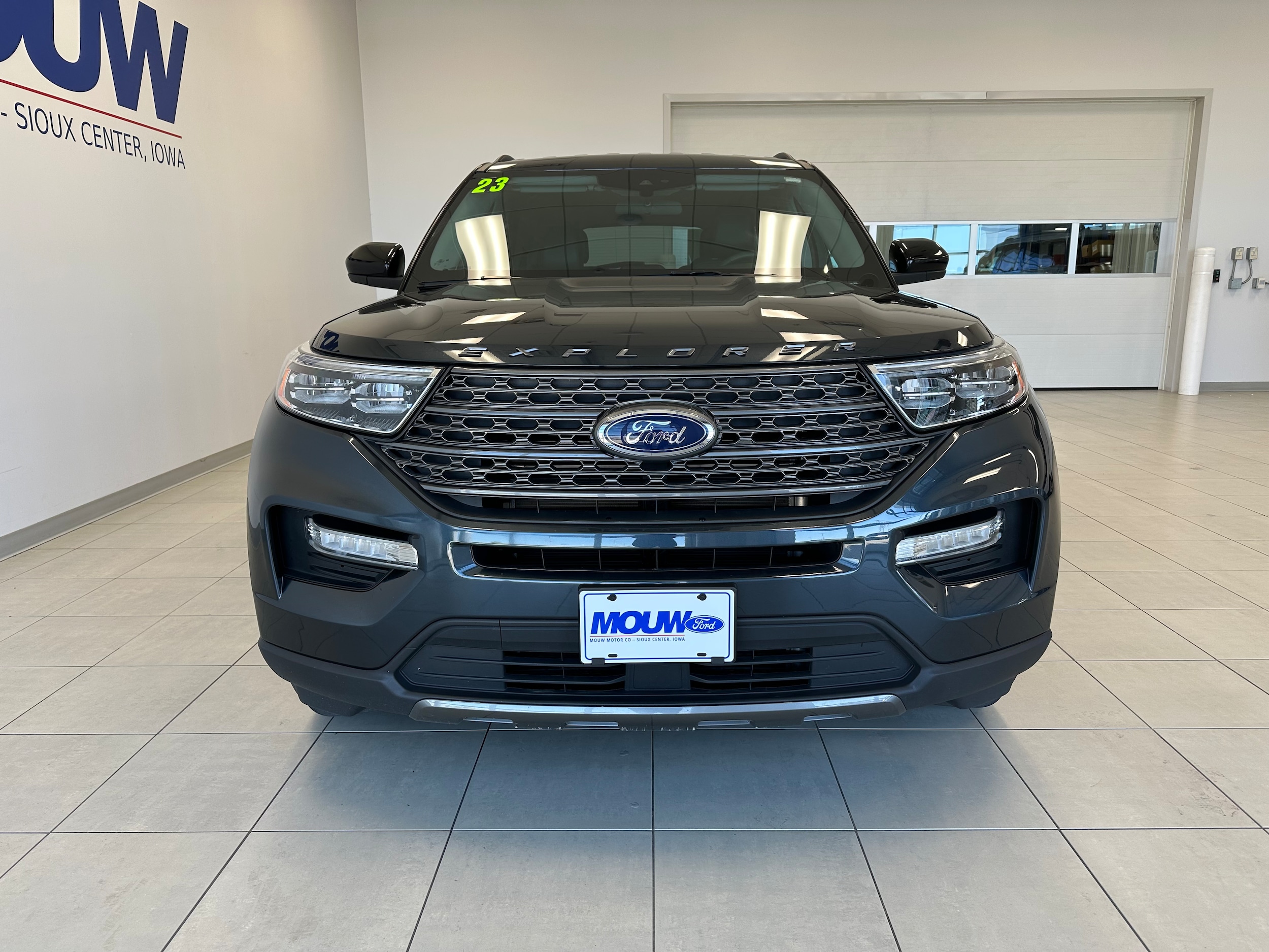 2023 Ford Explorer XLT Sport photo 2
