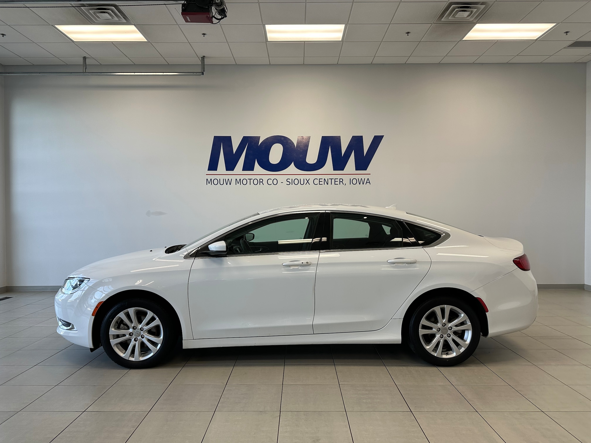 2015 Chrysler 200 Limited's photo