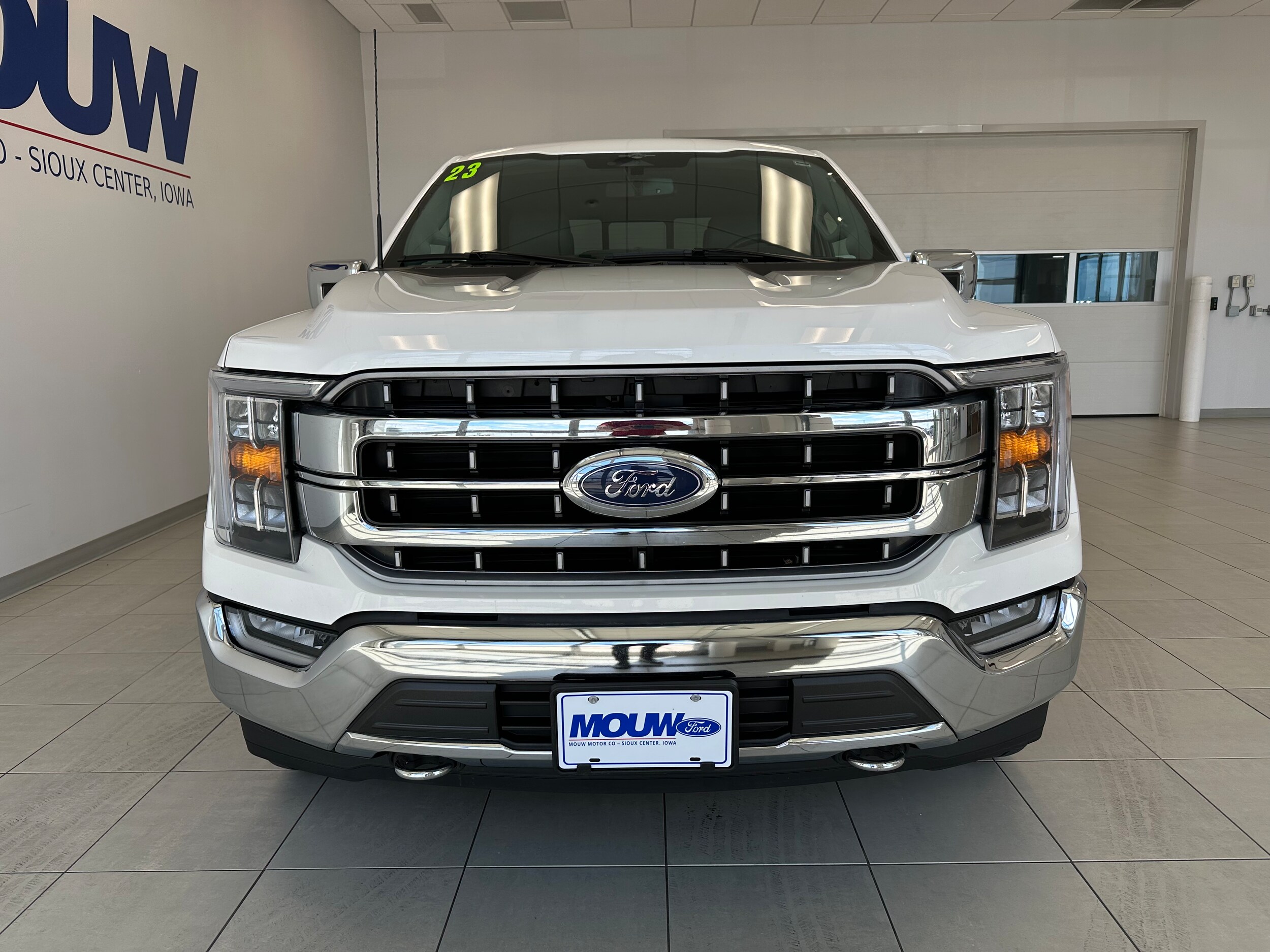 2023 Ford F-150 Lariat photo 2