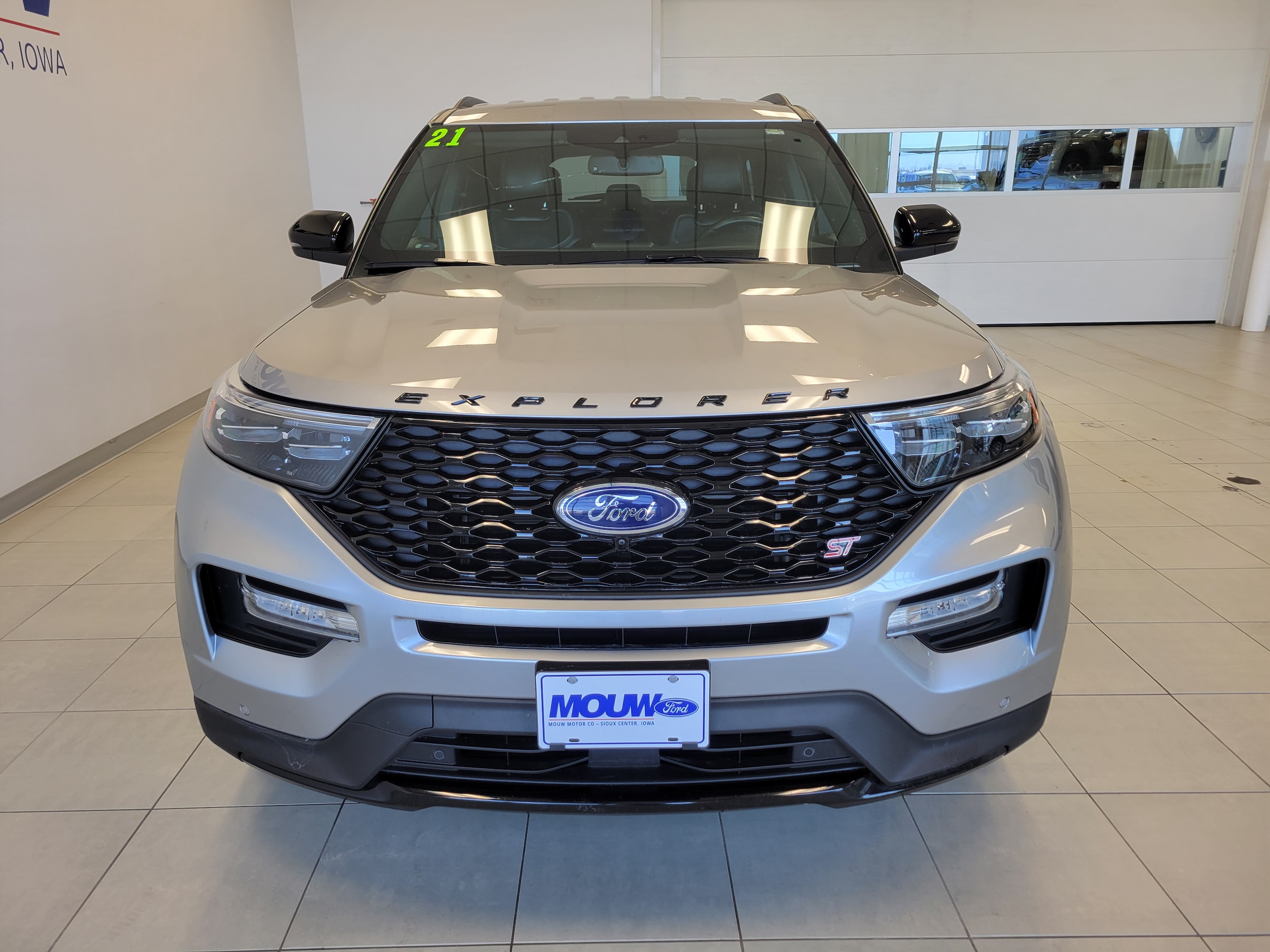 2021 Ford Explorer ST photo 3