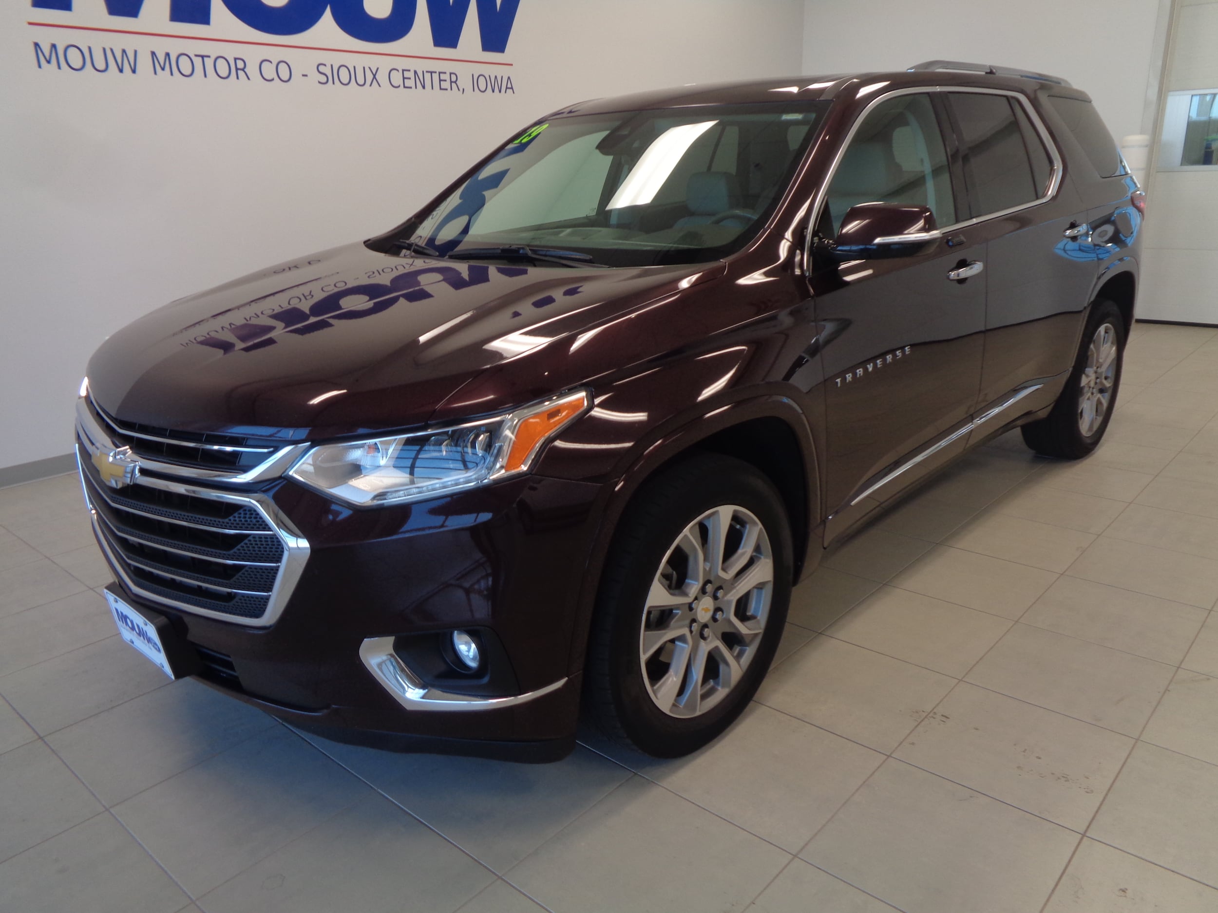 Used 2019 Chevrolet Traverse Premier with VIN 1GNEVKKW6KJ171974 for sale in Sioux Center, IA