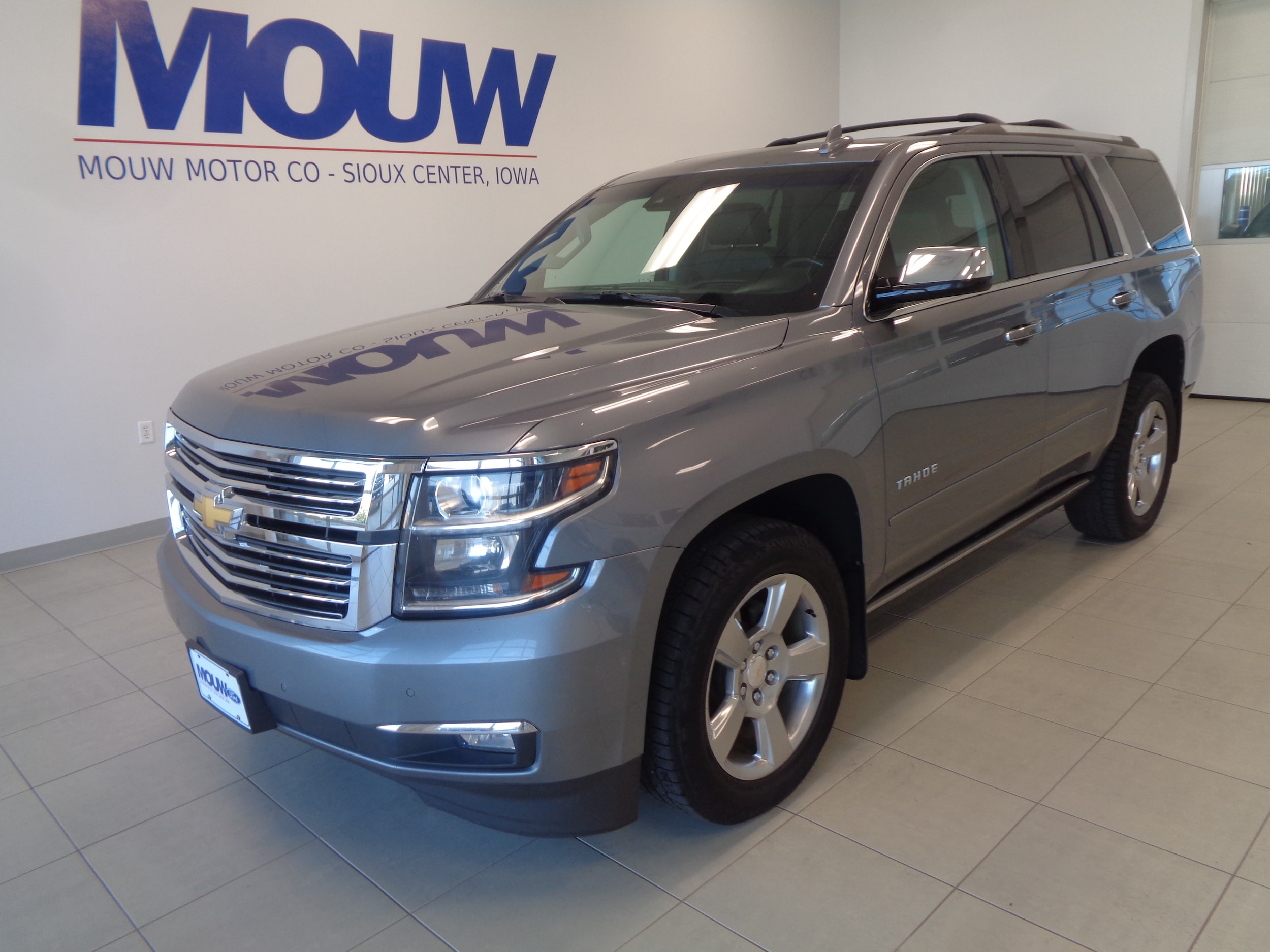 Used 2018 Chevrolet Tahoe Premier with VIN 1GNSKCKC0JR335422 for sale in Sioux Center, IA