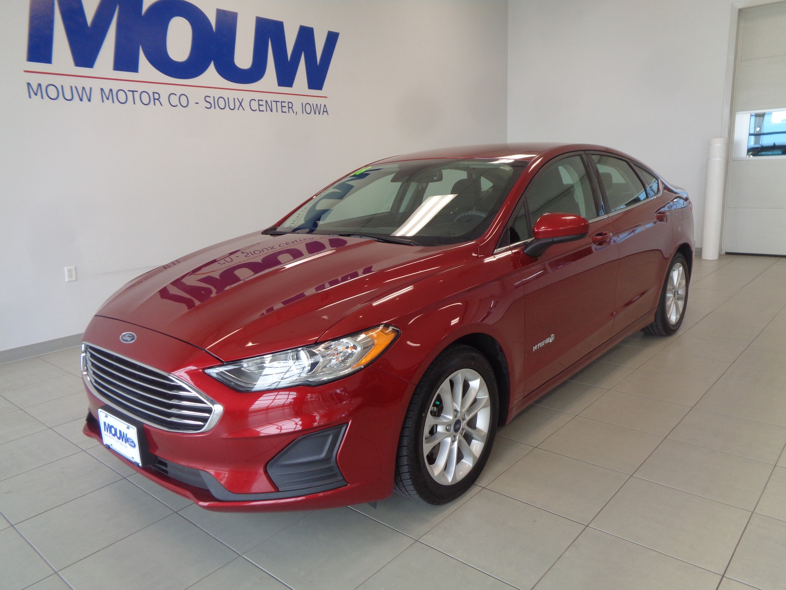 Used 2019 Ford Fusion Hybrid SE with VIN 3FA6P0LU1KR198990 for sale in Sioux Center, IA