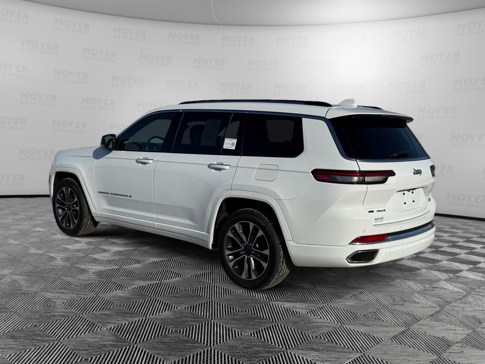 2021 Jeep Grand Cherokee Overland photo 3