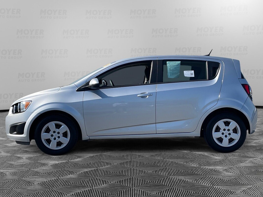 2014 Chevrolet Sonic LS photo 2