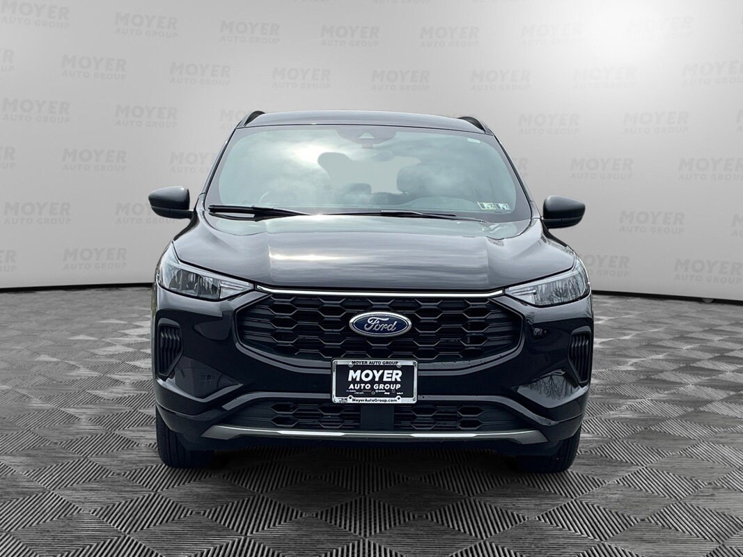 2024 Ford Escape ST-Line photo 2