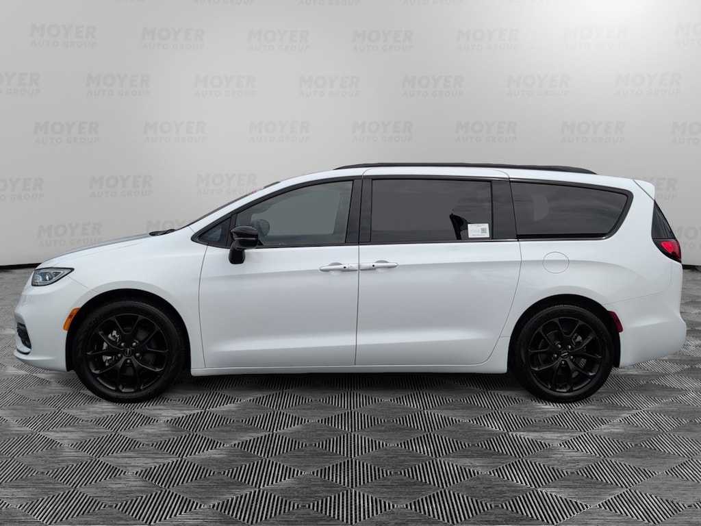 Certified 2025 Chrysler Pacifica Limited Limited FWD