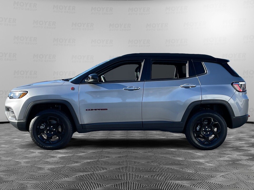 2024 Jeep Compass Trailhawk photo 2